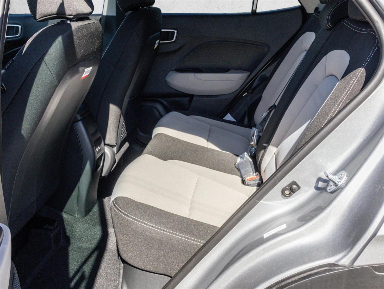 2025 Hyundai Venue SEL - Photo 21