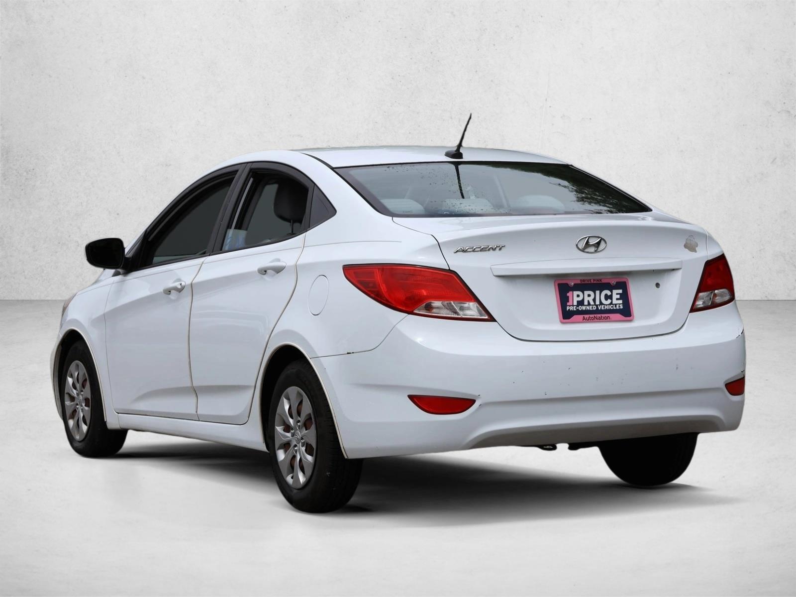 2017 Hyundai Accent SE - Photo 7