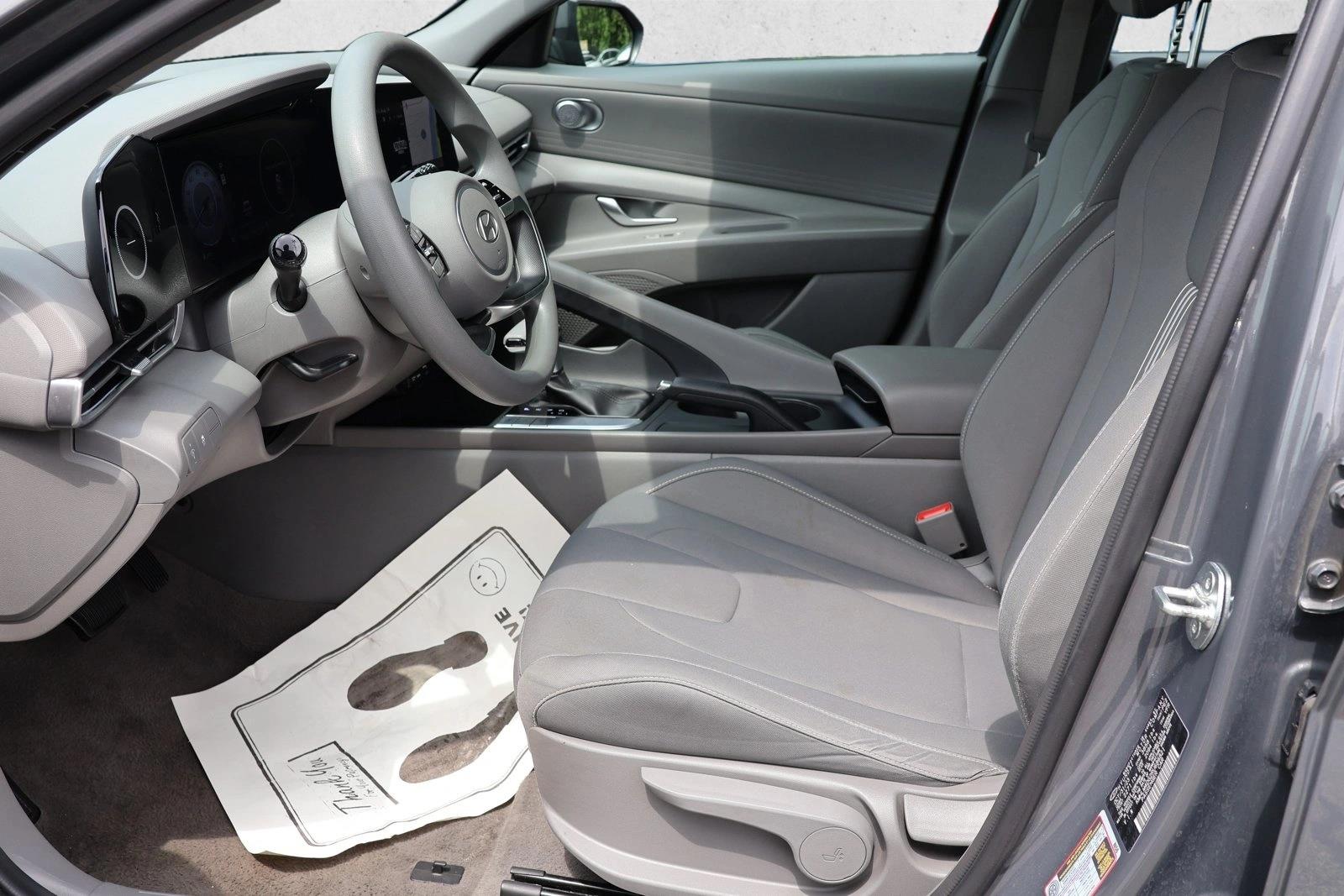 2024 Hyundai Elantra SEL - Photo 11