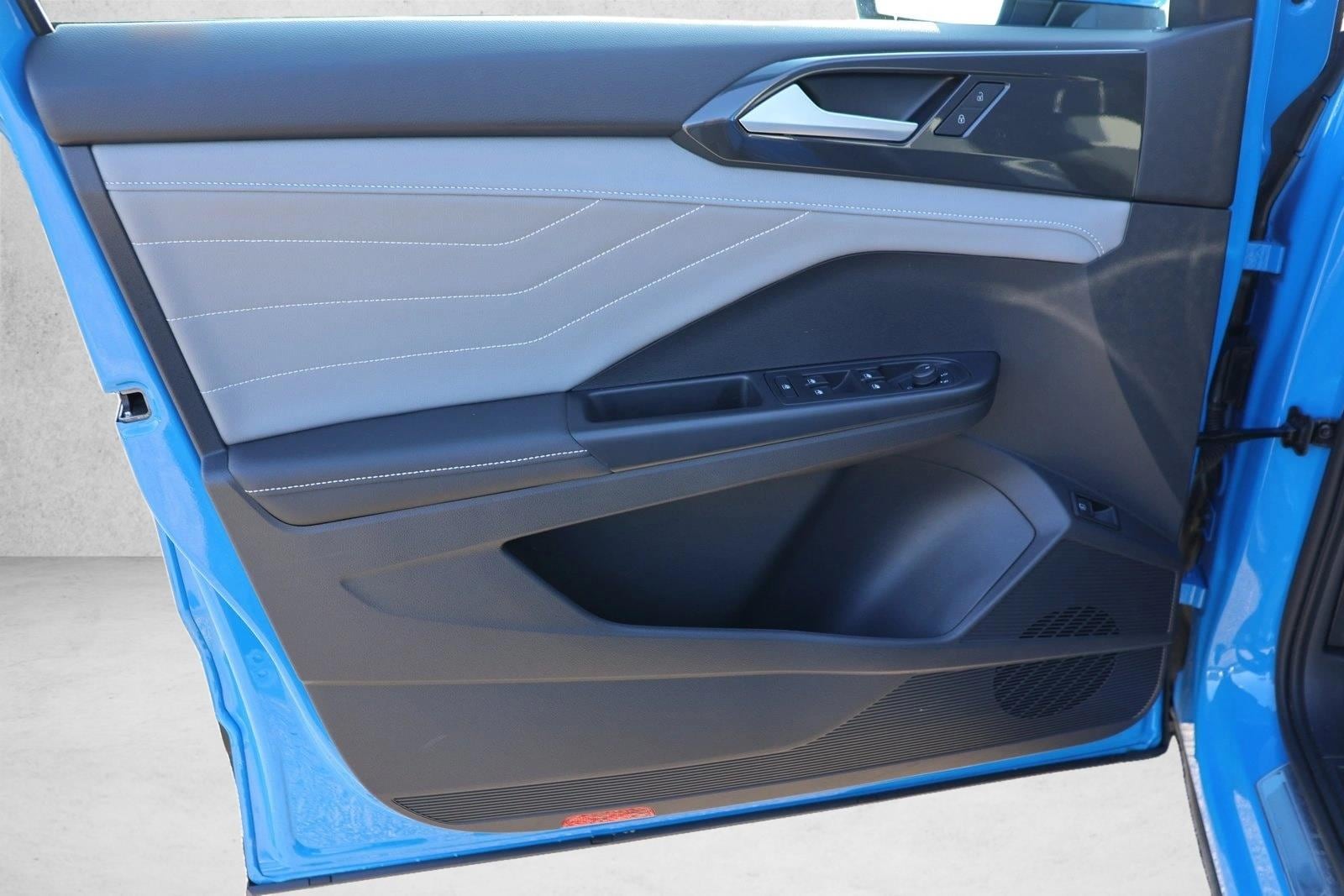 2024 Volkswagen Taos SEL - Photo 12