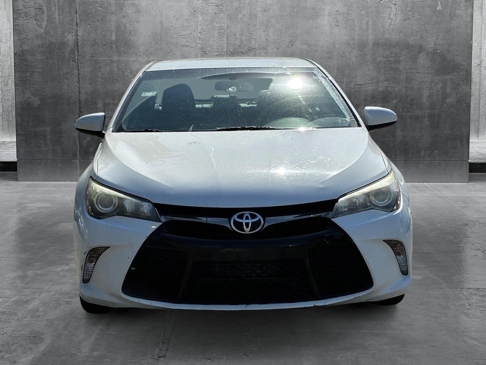 Used 2015 Toyota Camry SE with VIN 4T1BF1FK0FU968876 for sale in Des Plaines, IL