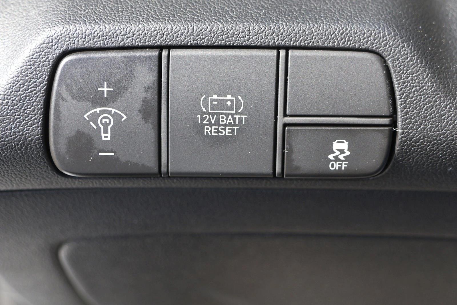 2025 Hyundai Elantra Blue - Photo 13