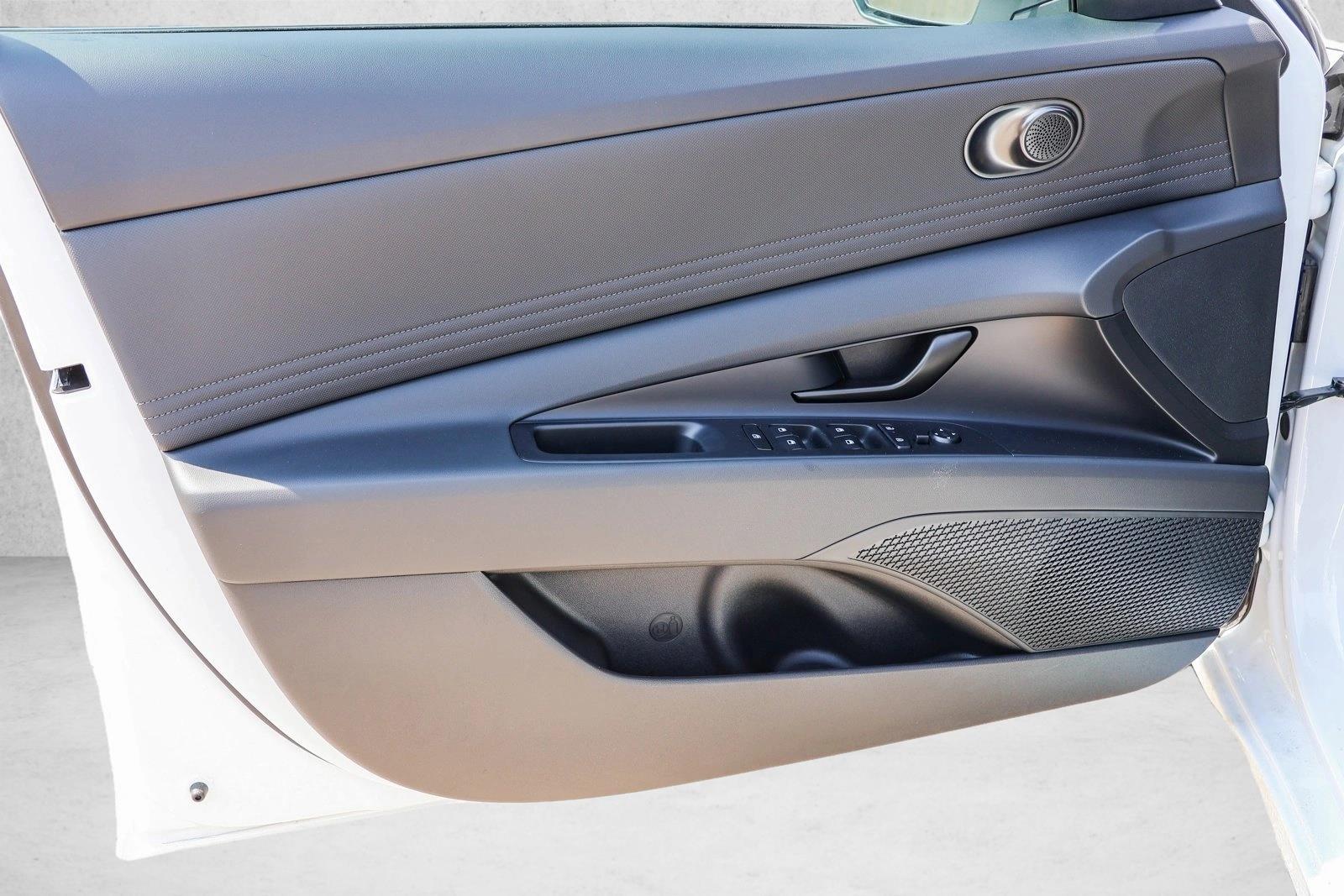 2025 Hyundai Elantra Blue - Photo 12
