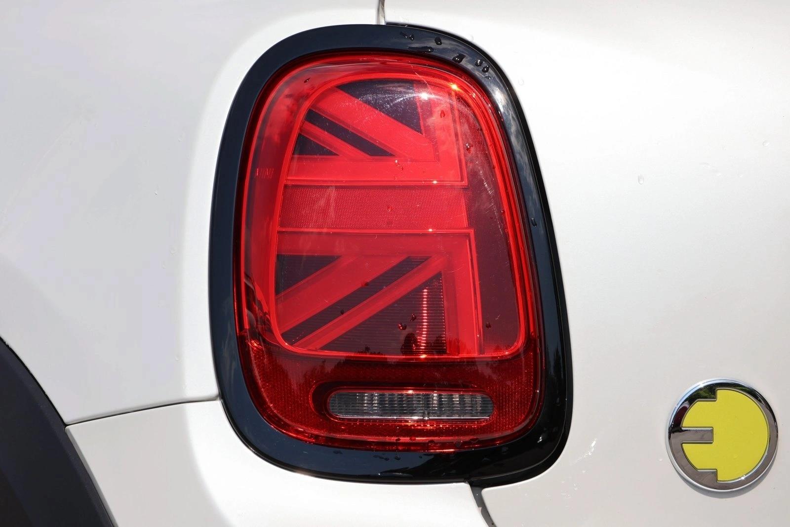2024 MINI Hardtop 2 Door SE - Photo 11