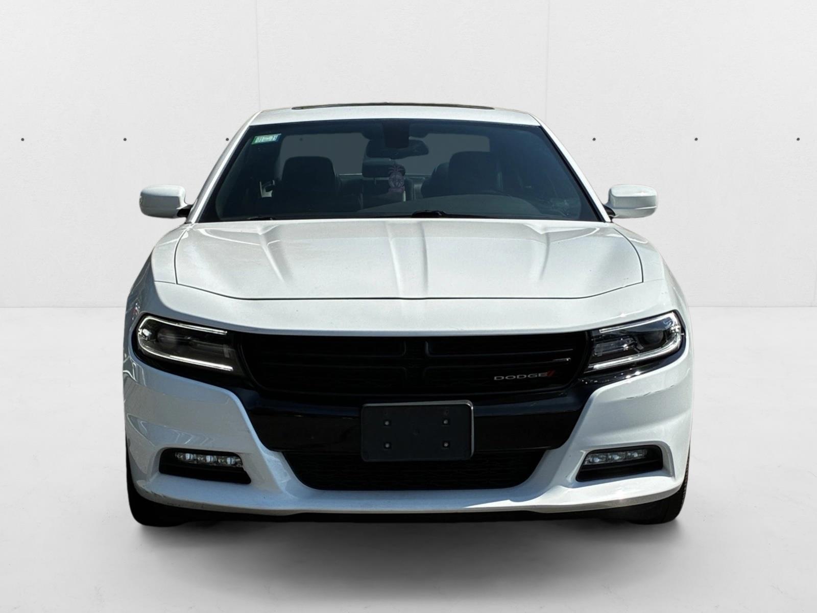 2016 Dodge Charger SXT photo 2
