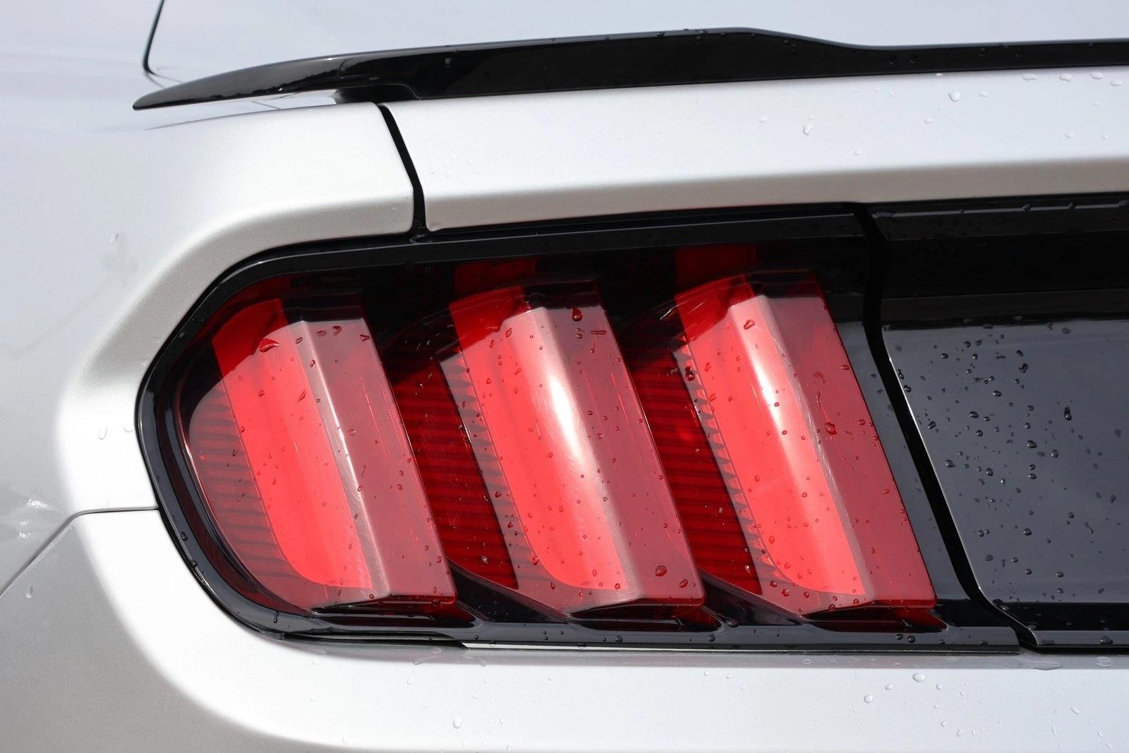 2017 Ford Mustang GT - Photo 11
