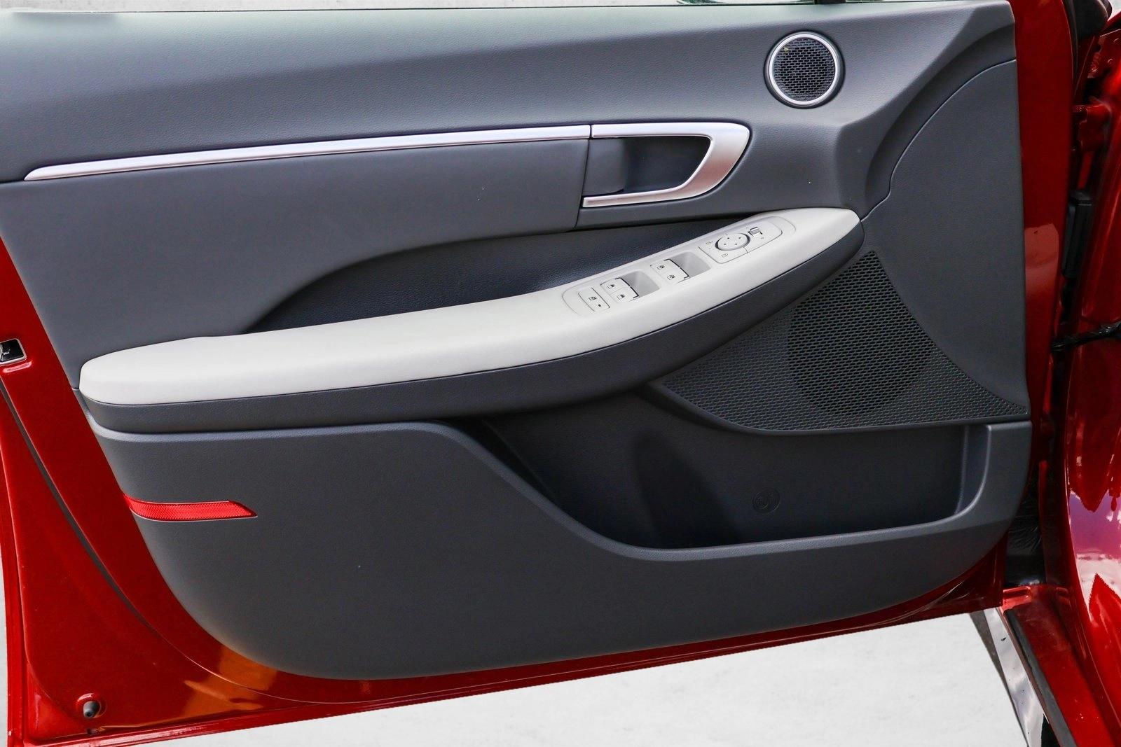 2025 Hyundai Sonata SEL - Photo 12