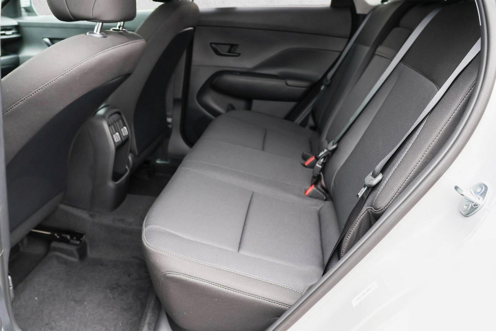 2025 Hyundai Kona SEL Convenience - Photo 22