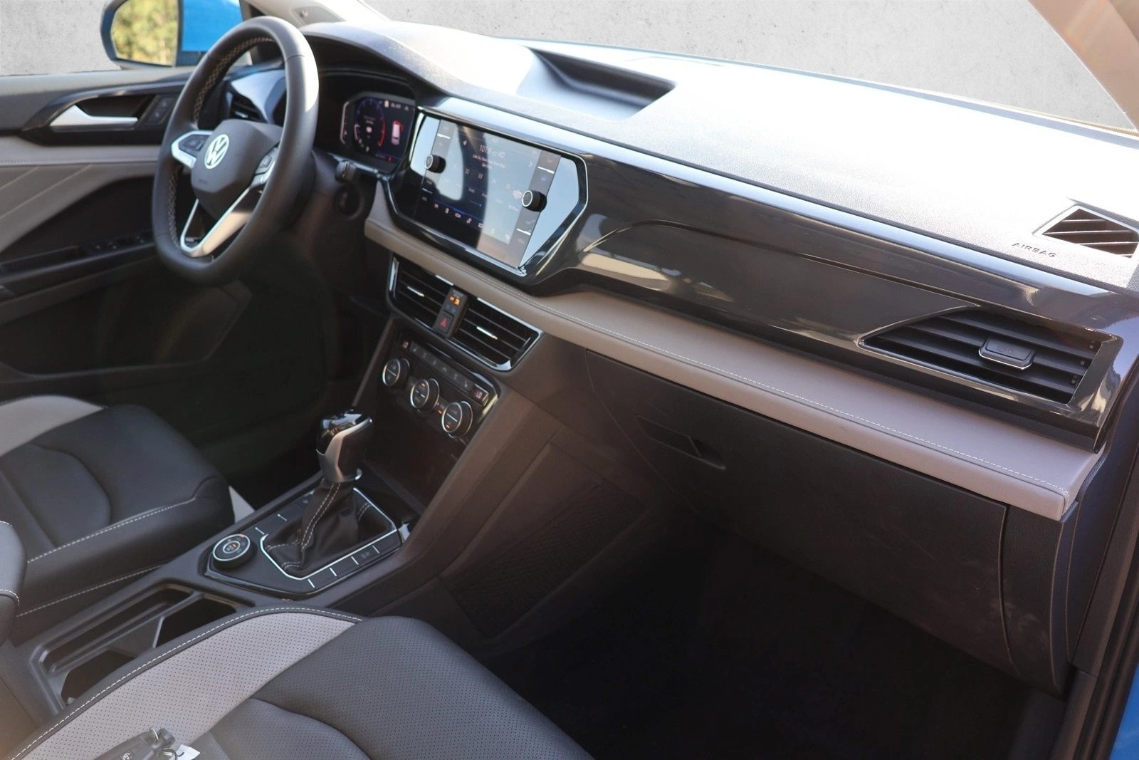 2024 Volkswagen Taos SEL - Photo 28