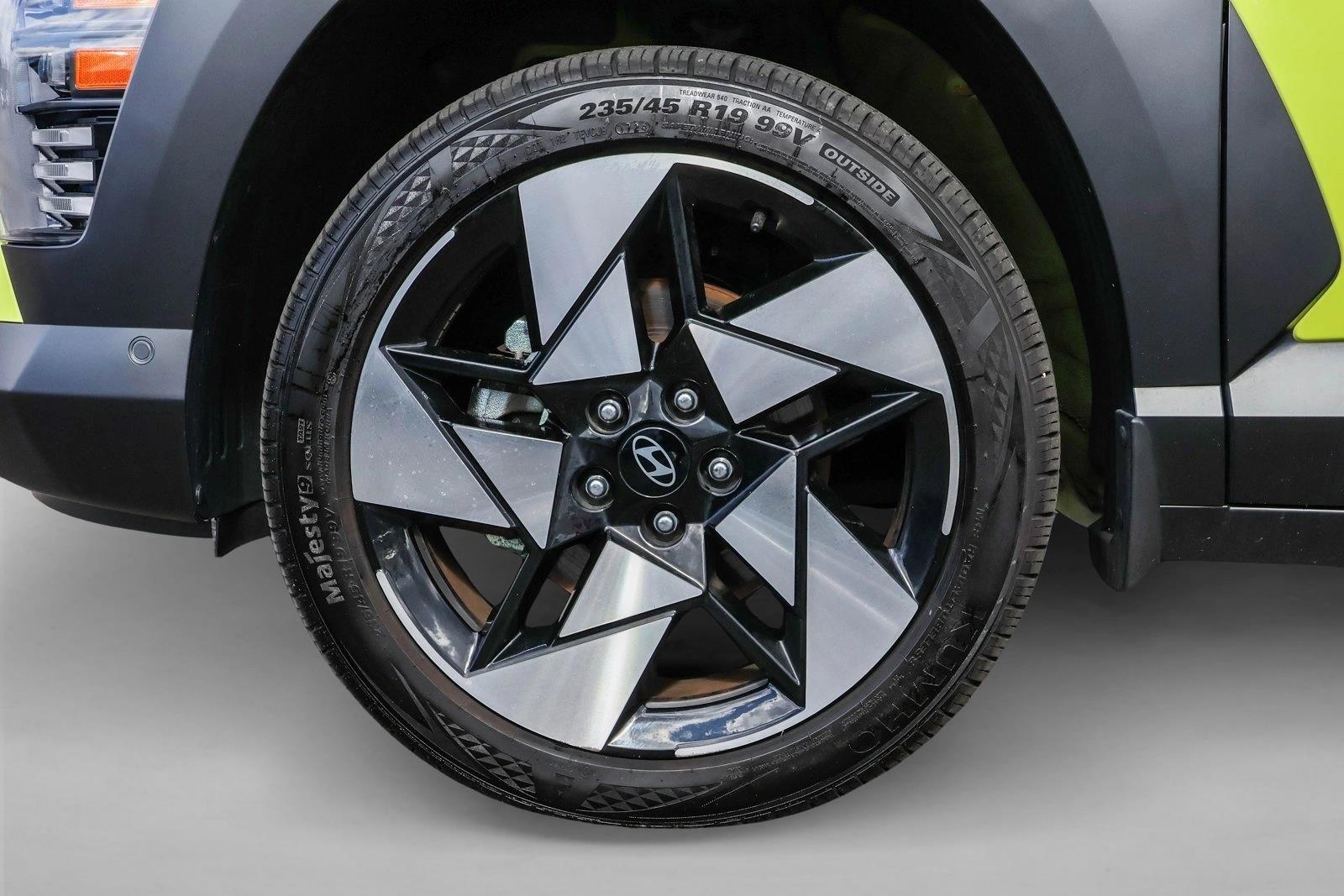 2024 HYUNDAI KONA - Image 9