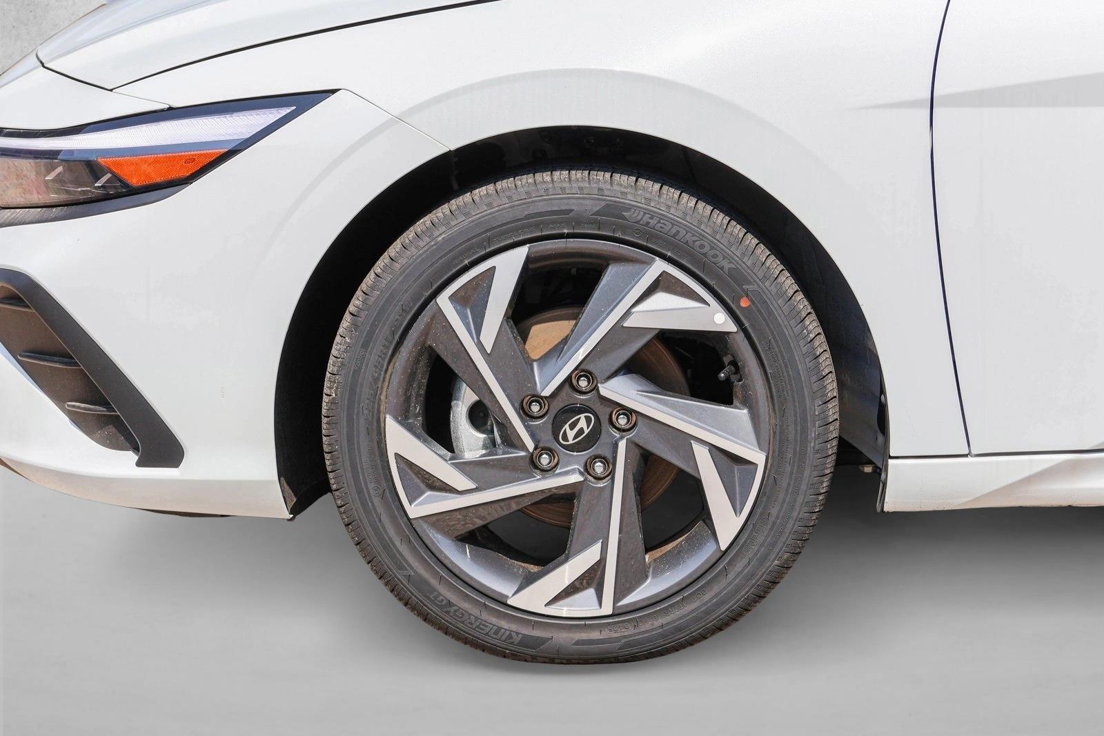 2025 Hyundai Elantra Blue - Photo 9