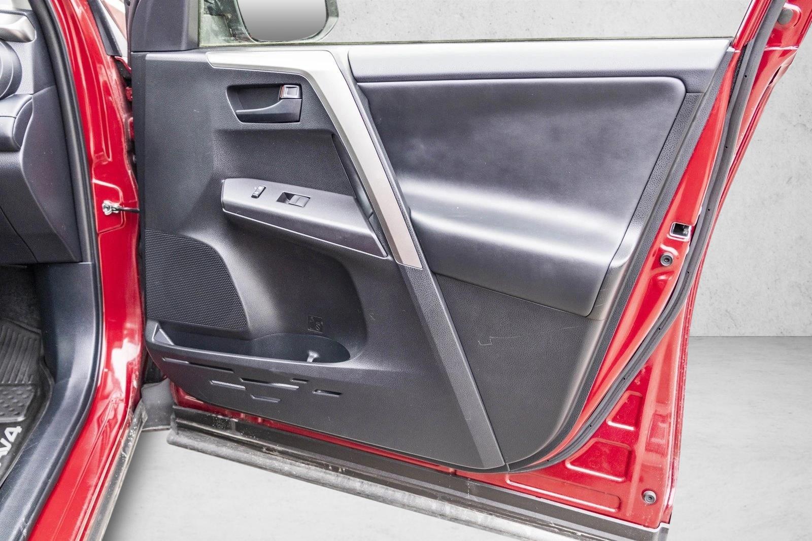 2018 TOYOTA RAV4 - Image 29