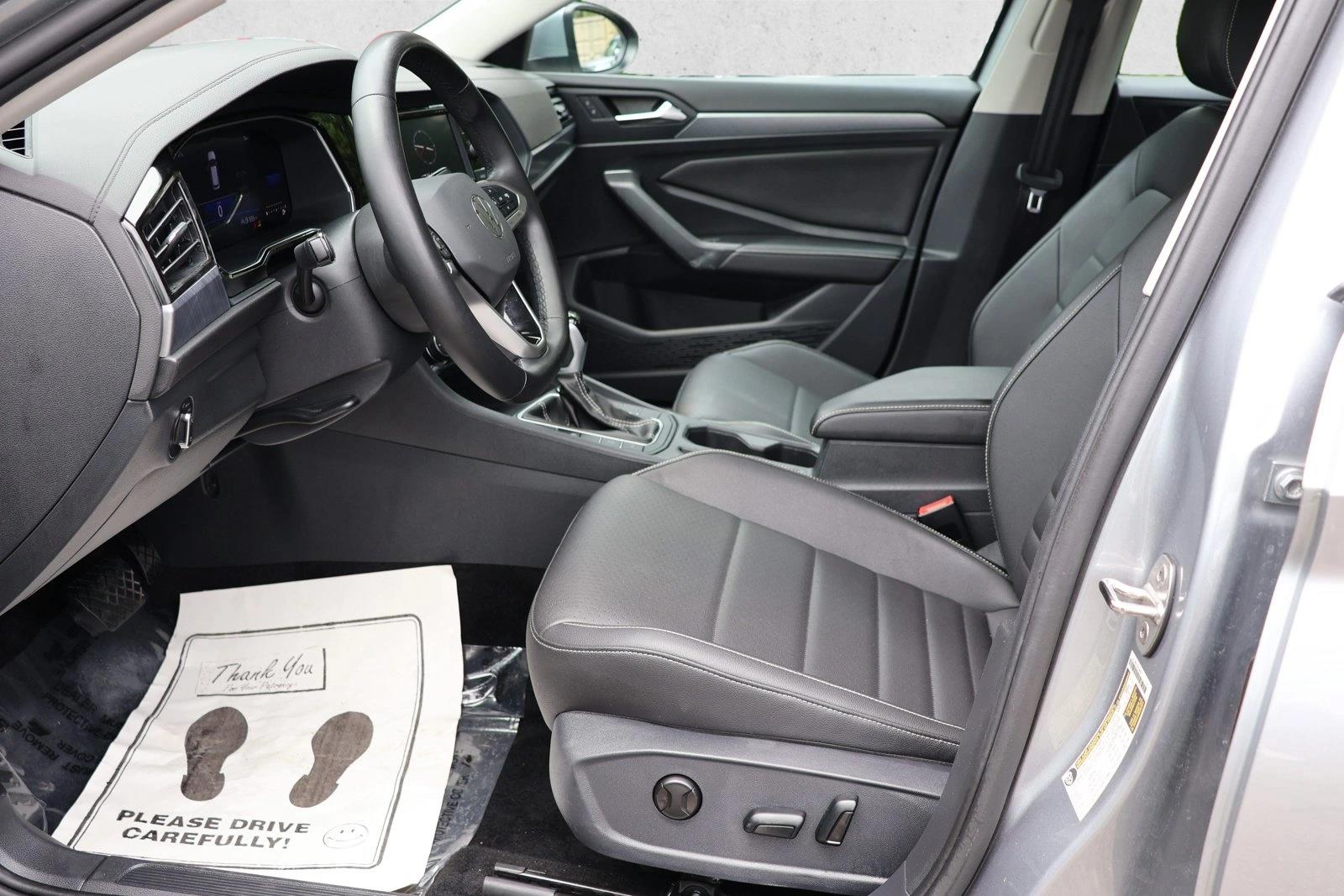 2024 Volkswagen Jetta SE - Photo 11
