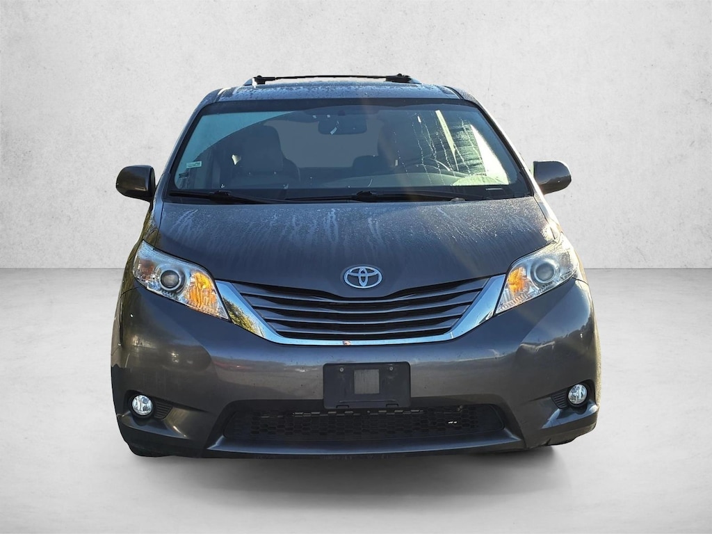 Used 2015 Toyota Sienna XLE Mini-van Passenger
