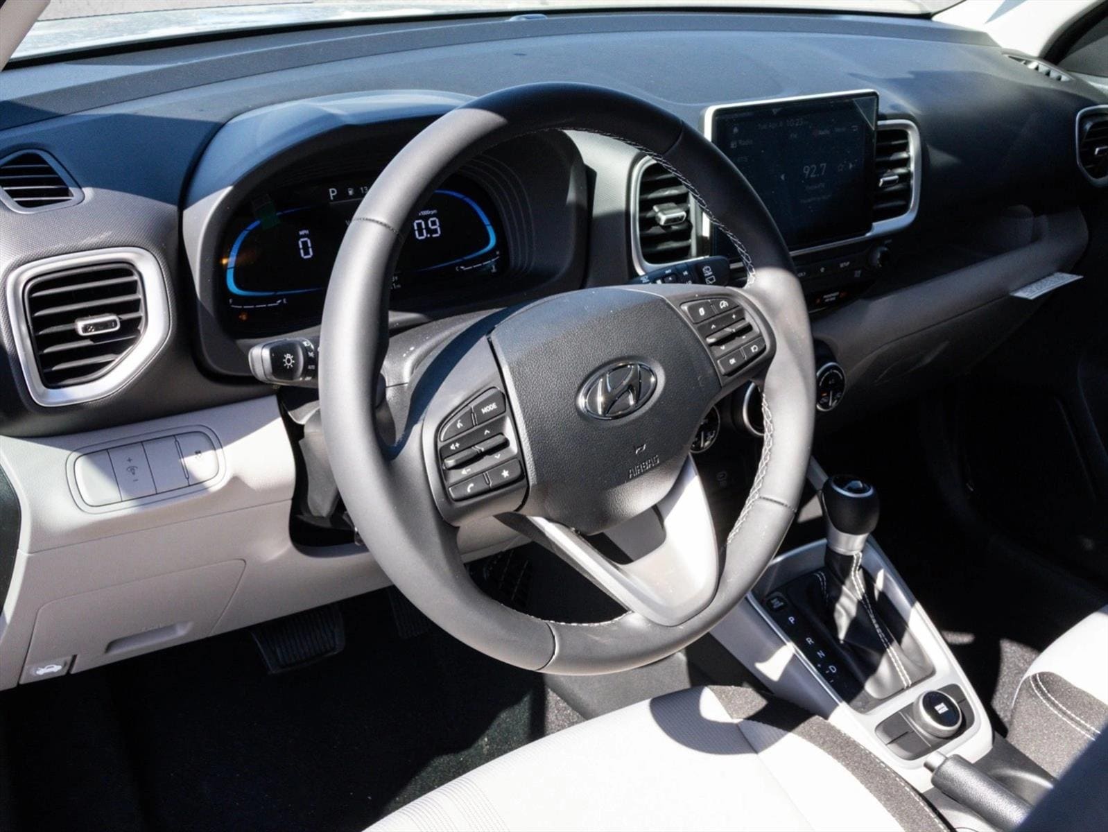 2025 Hyundai Venue SEL - Photo 10