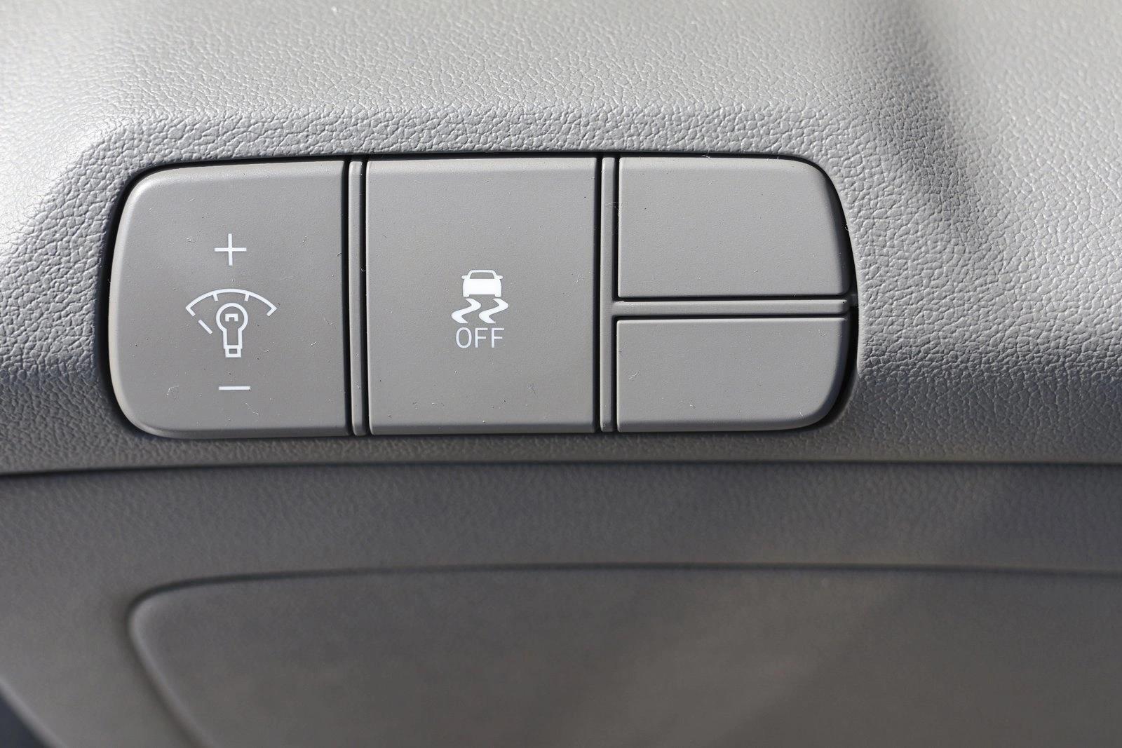 2025 Hyundai Elantra SEL - Photo 13