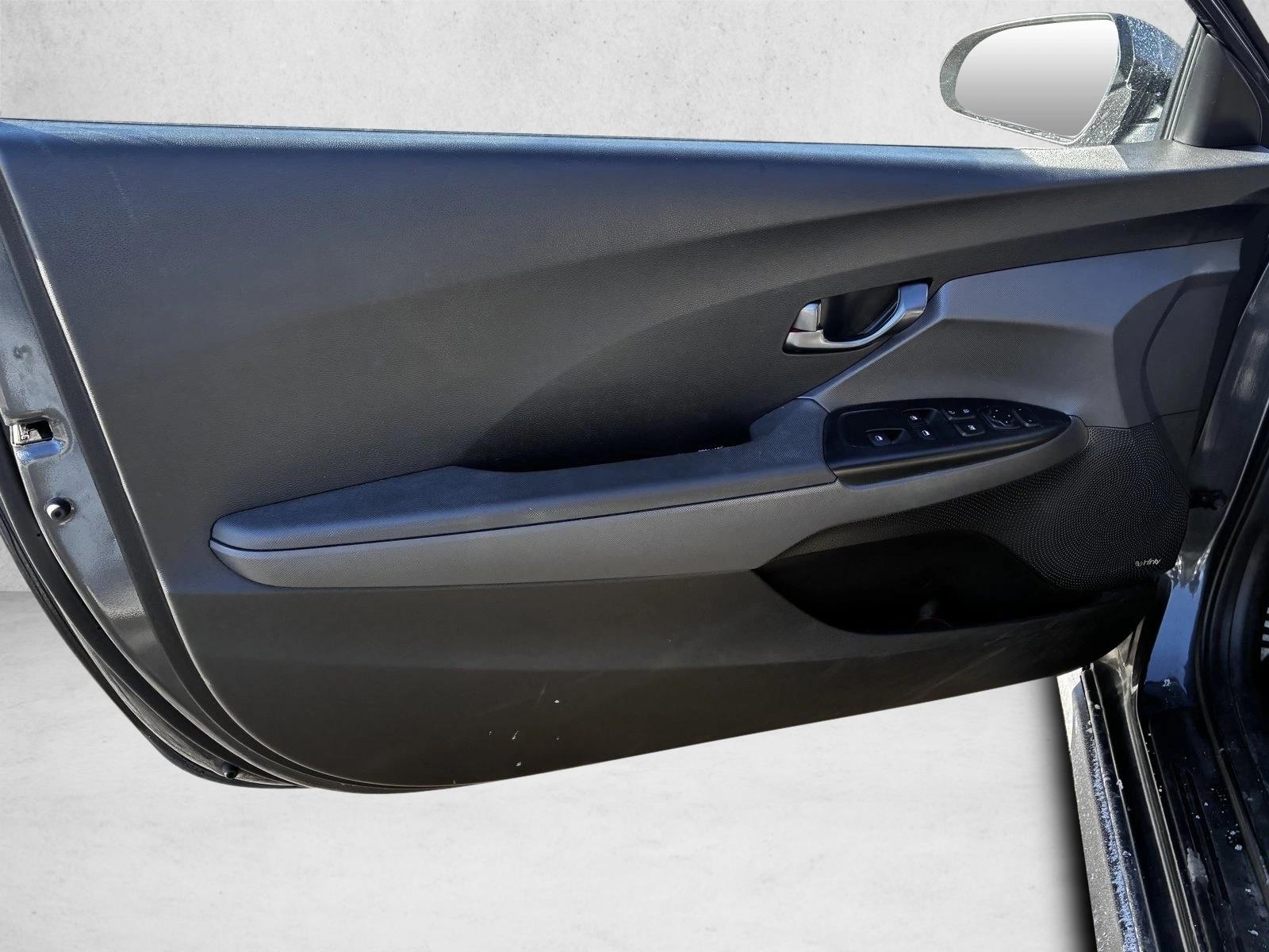 2019 HYUNDAI VELOSTER - Image 12