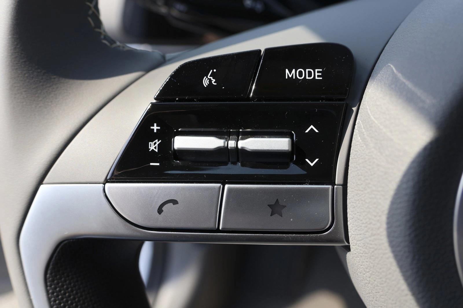 2025 Hyundai Elantra SEL - Photo 14