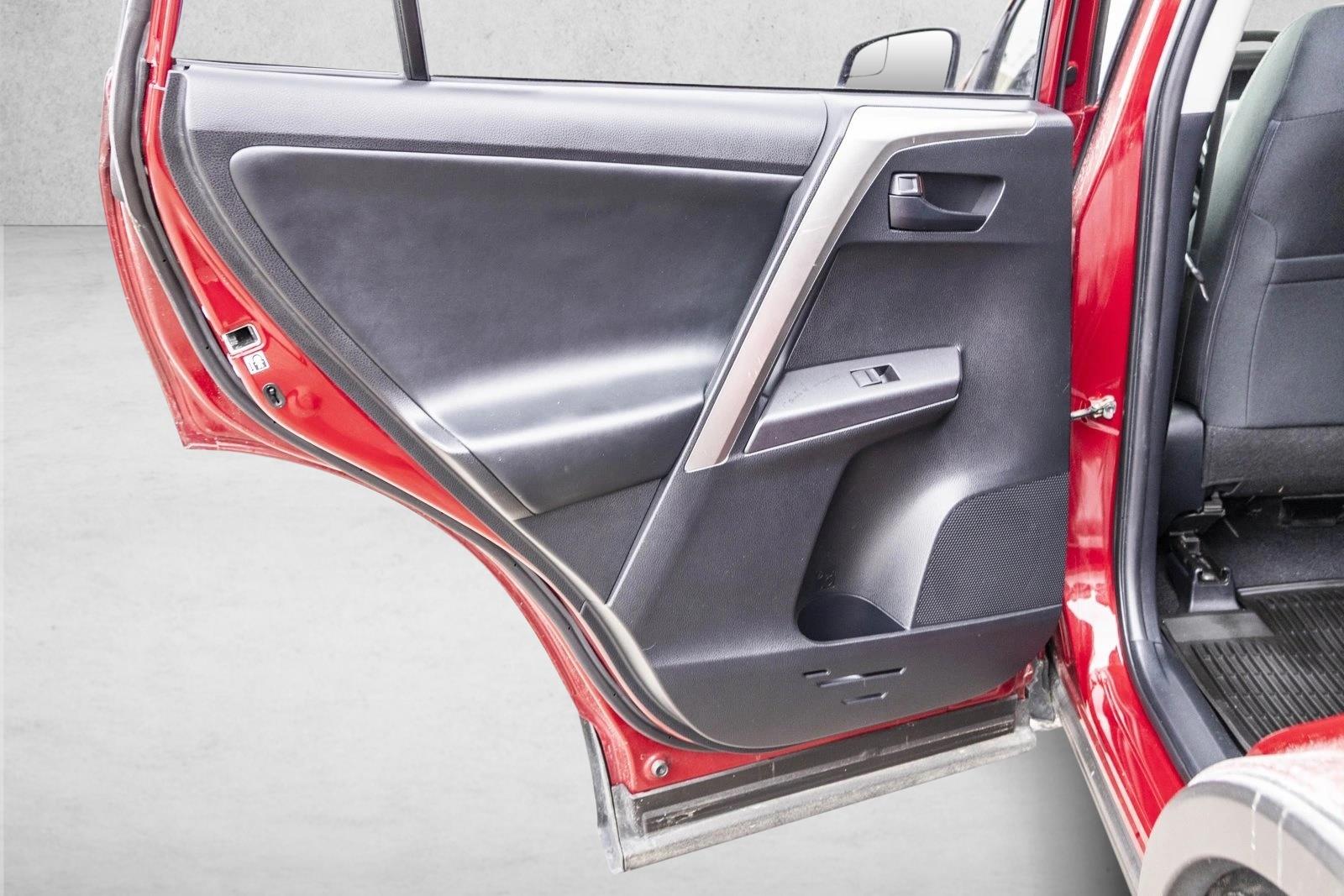 2018 TOYOTA RAV4 - Image 21