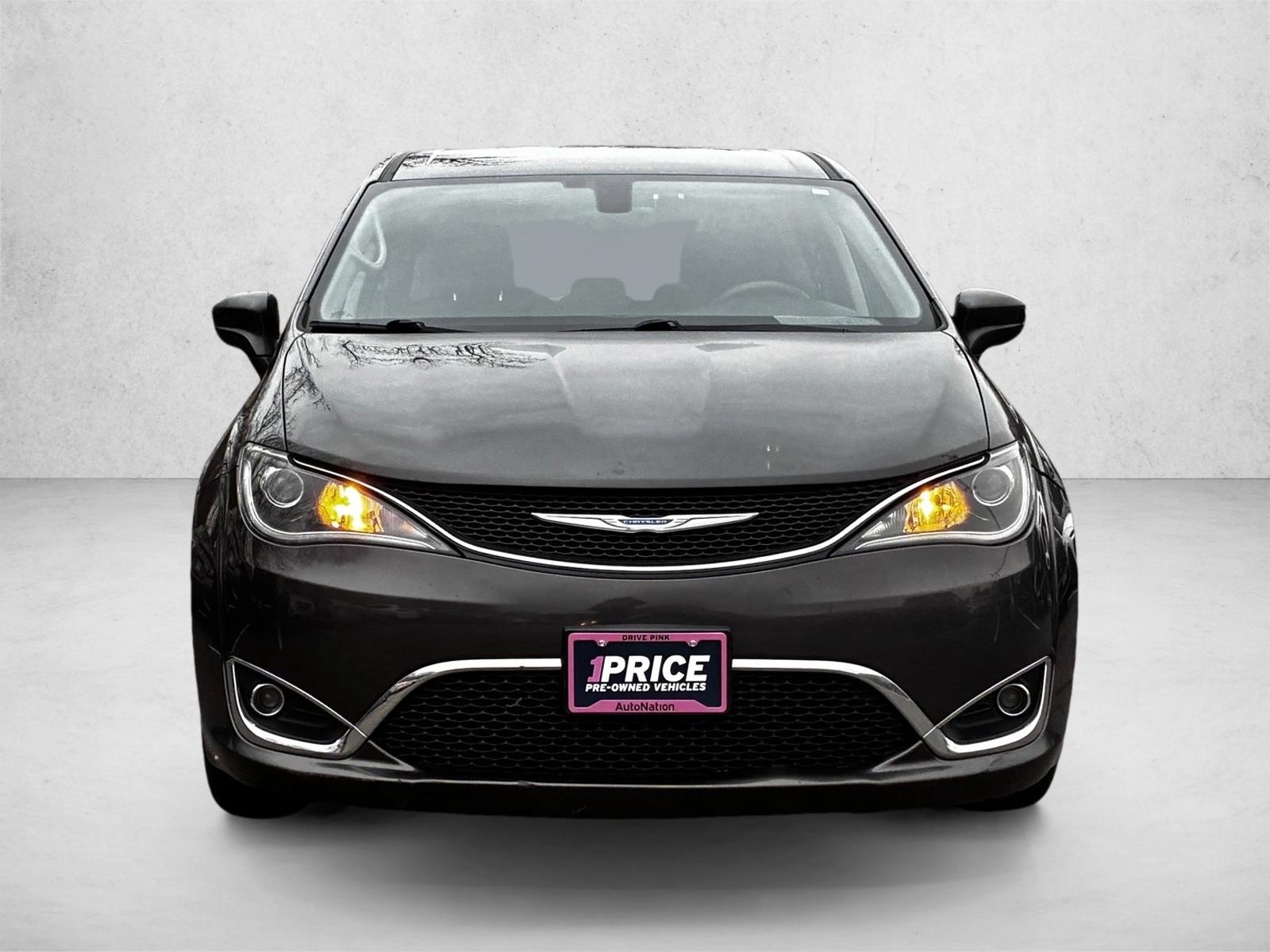 2018 Chrysler Pacifica Touring Plus photo 2