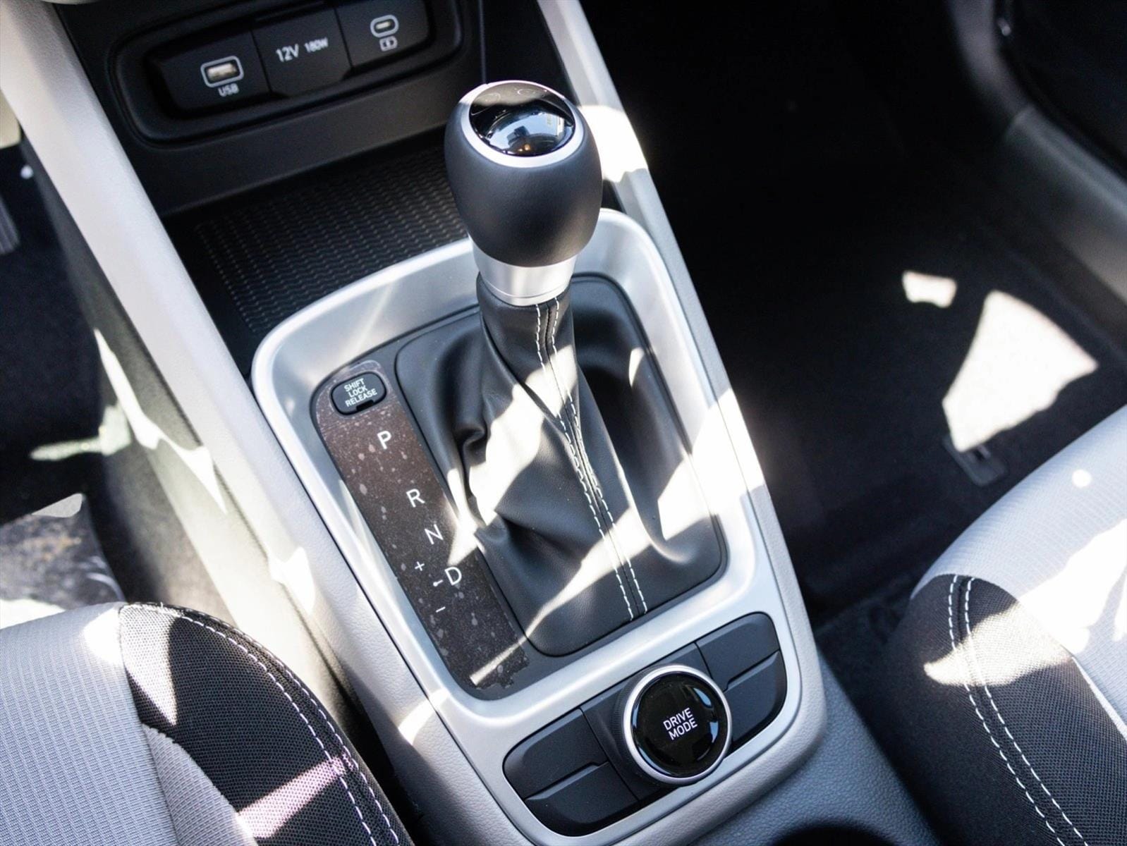 2025 Hyundai Venue SEL - Photo 19