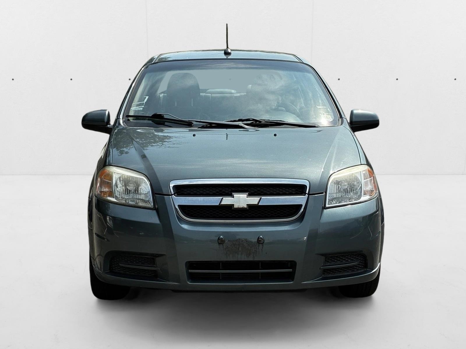 2010 Chevrolet Aveo LS photo 2