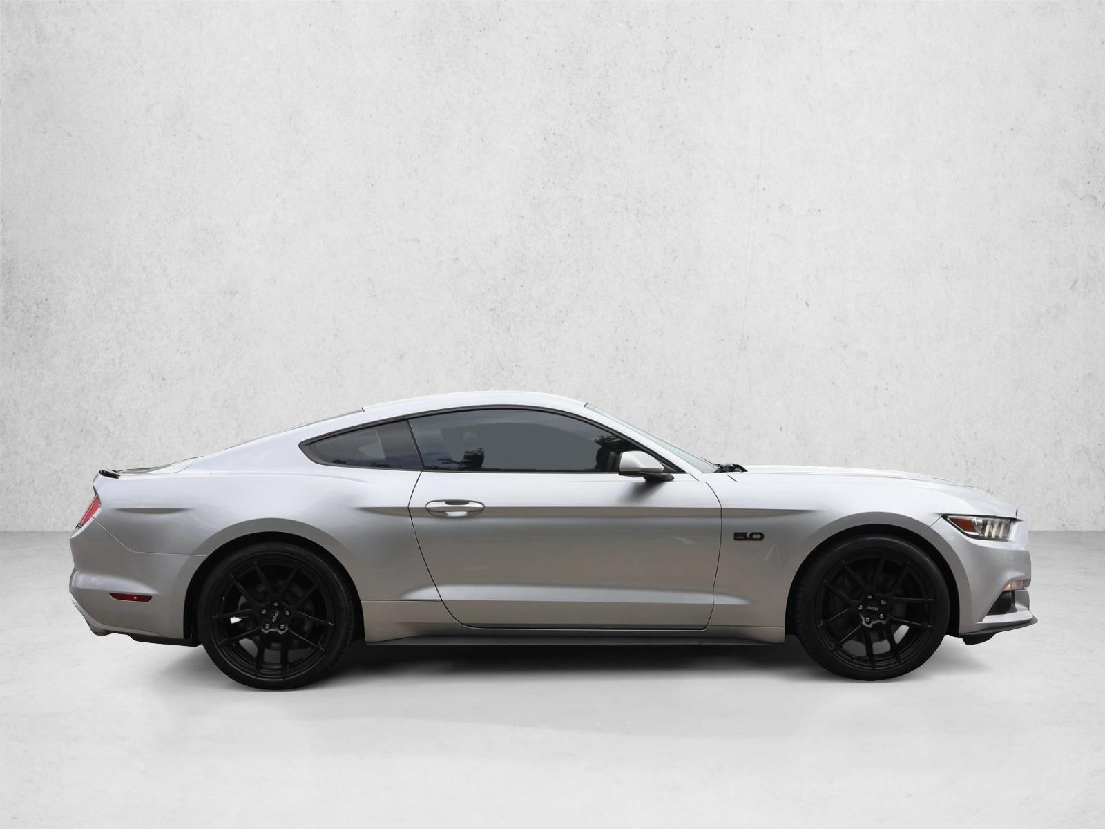 2017 Ford Mustang GT - Photo 19