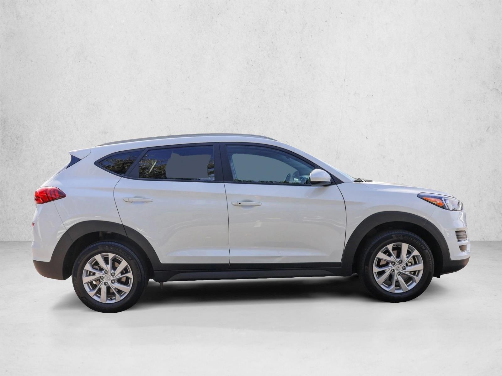 2021 Hyundai Tucson Value photo 2
