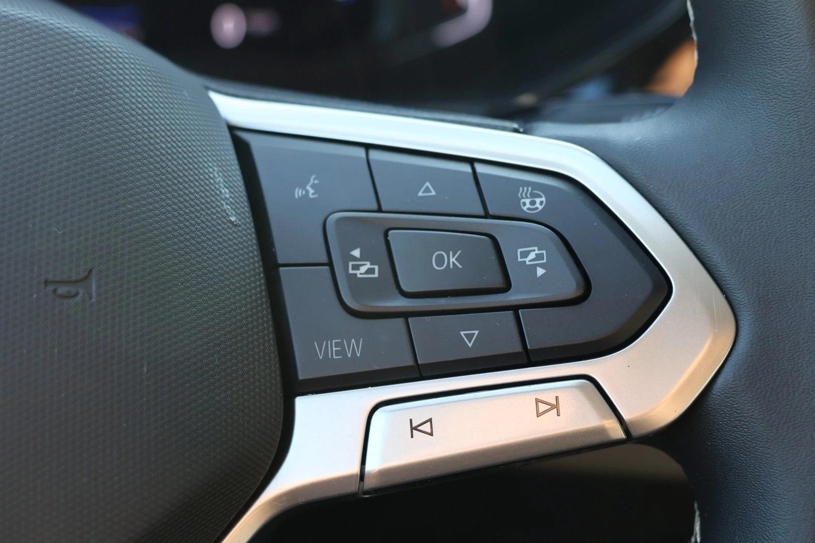 2024 Volkswagen Taos SEL - Photo 16