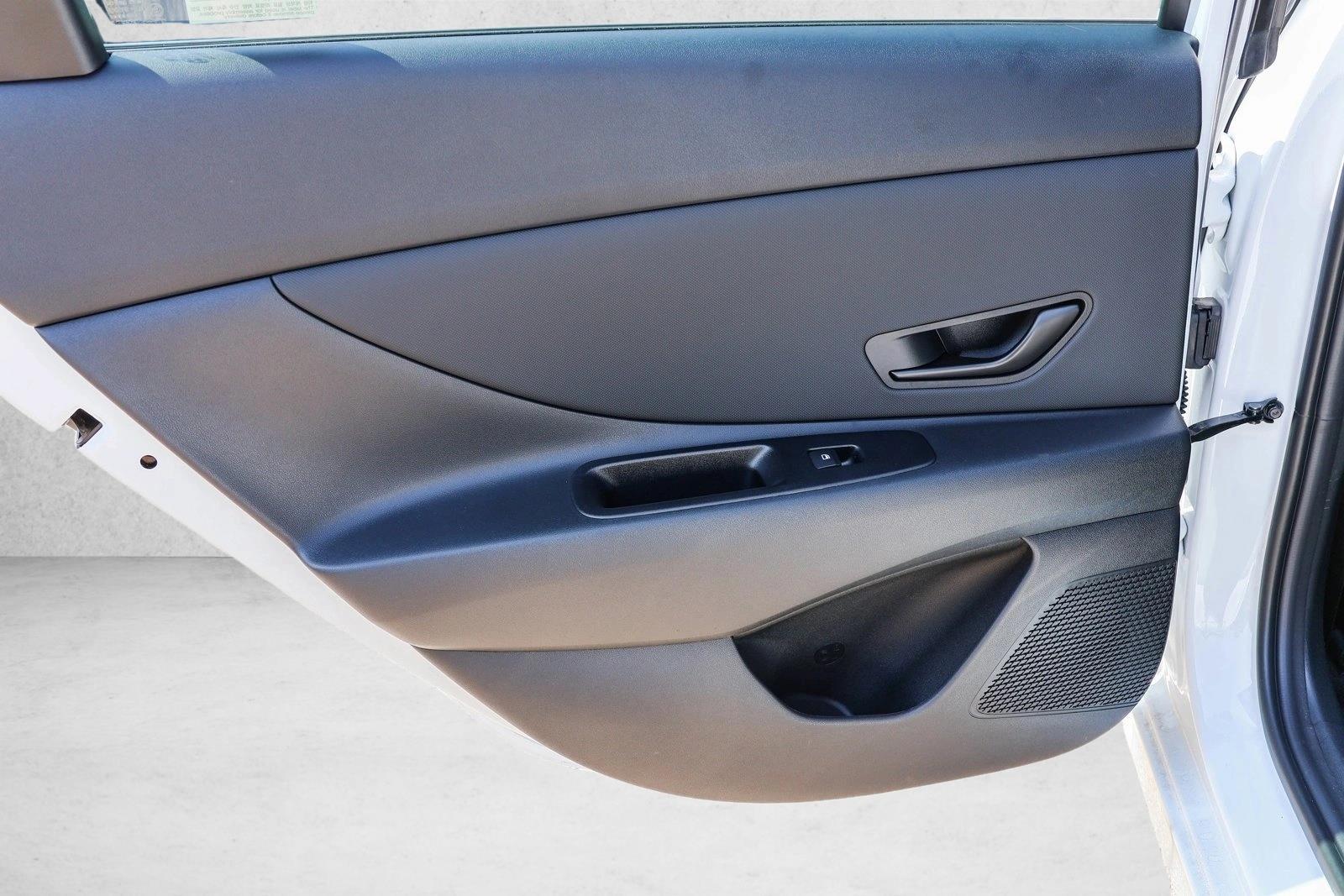 2025 Hyundai Elantra Blue - Photo 23