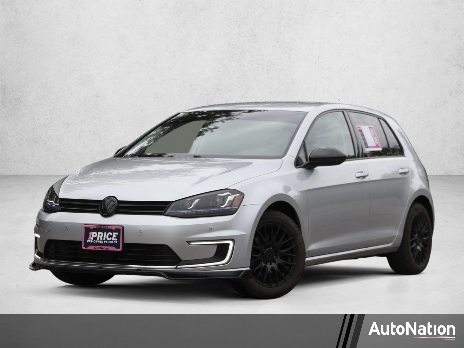 2015 Volkswagen e-Golf e-Golf SEL Premium's photo