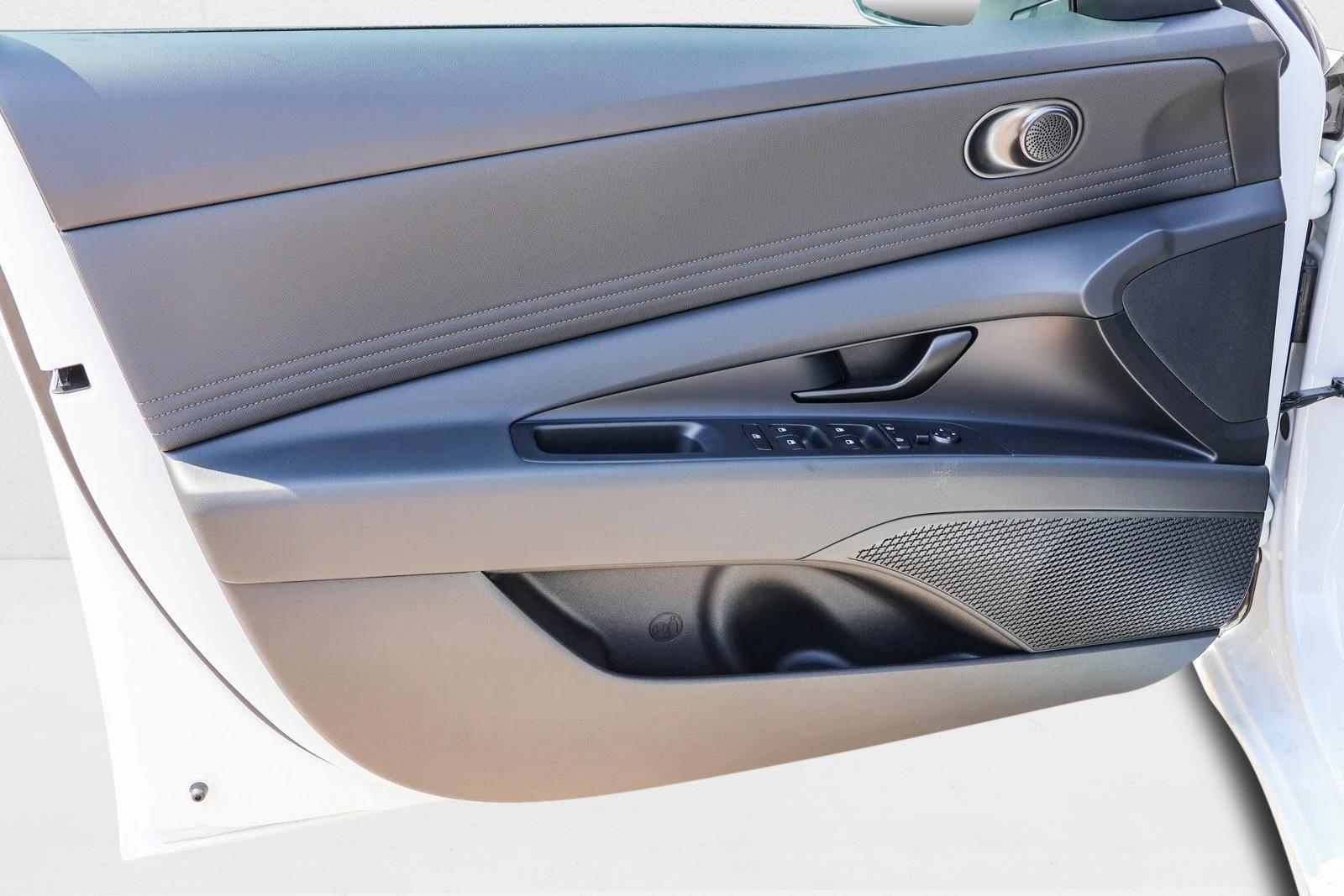 2025 Hyundai Elantra Blue - Photo 12