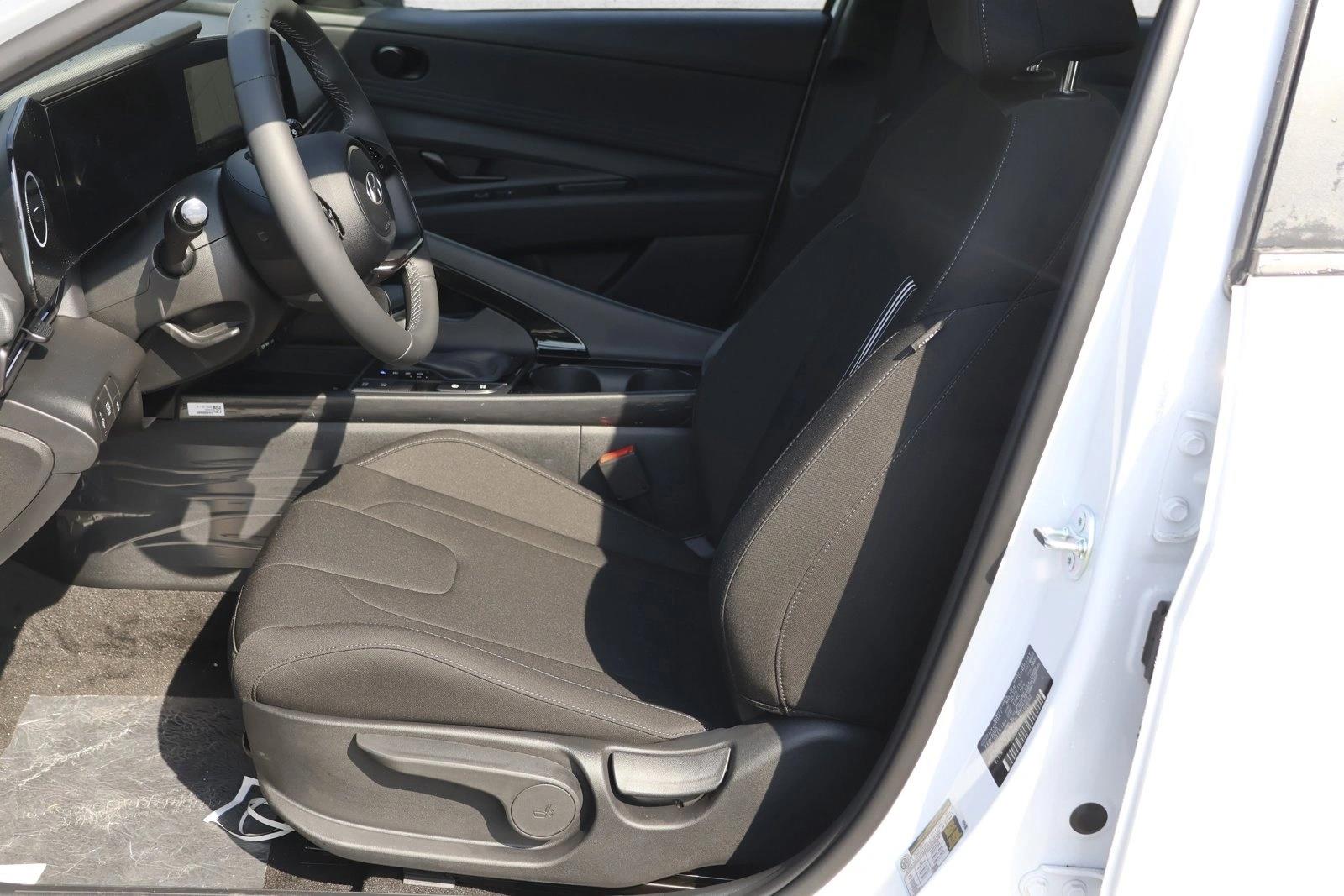 2025 Hyundai Elantra Blue - Photo 11