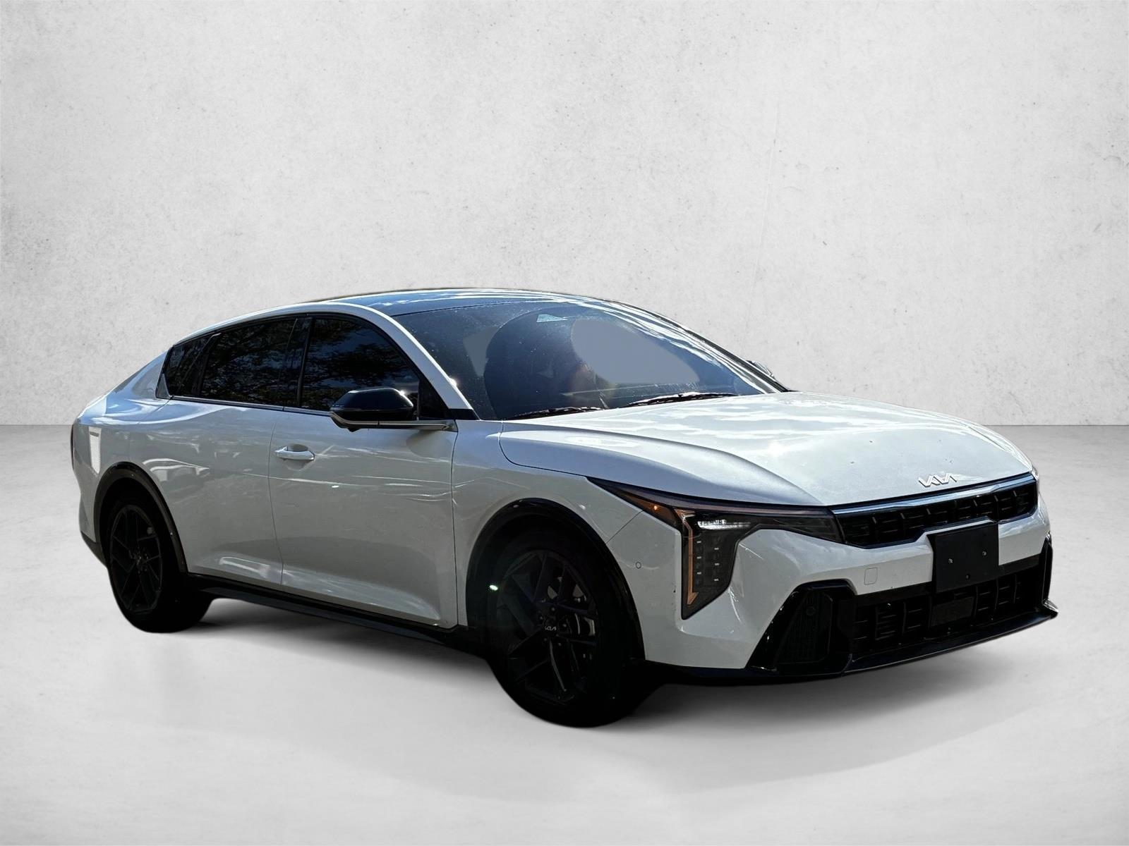 2025 Kia K4 GT-Line Turbo photo 3