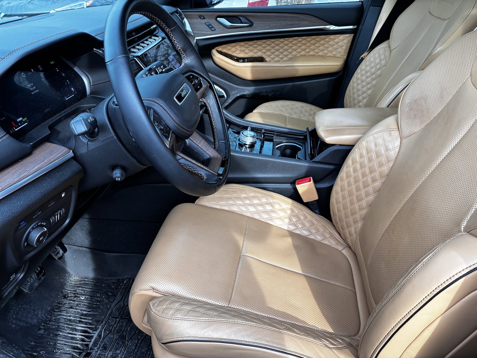 2023 JEEP GRAND CHEROKEE - Image 11