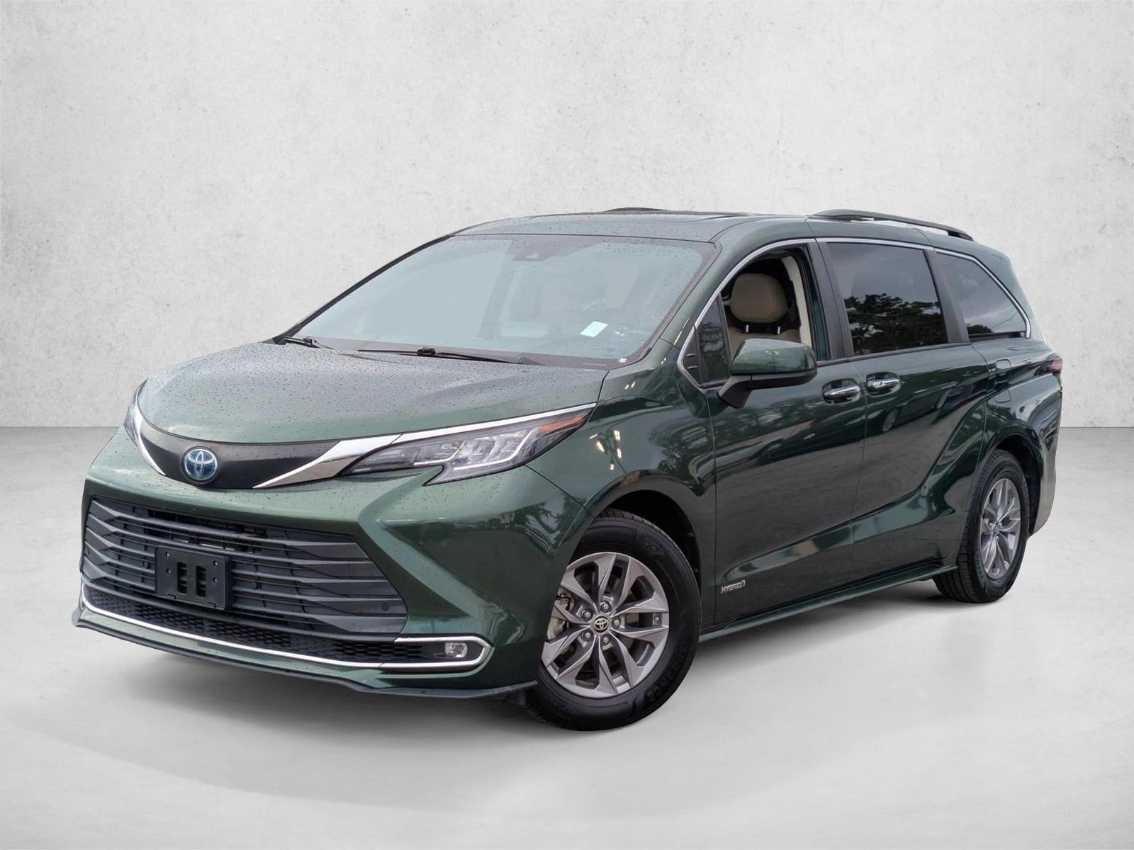 2021 Toyota Sienna XLE's photo