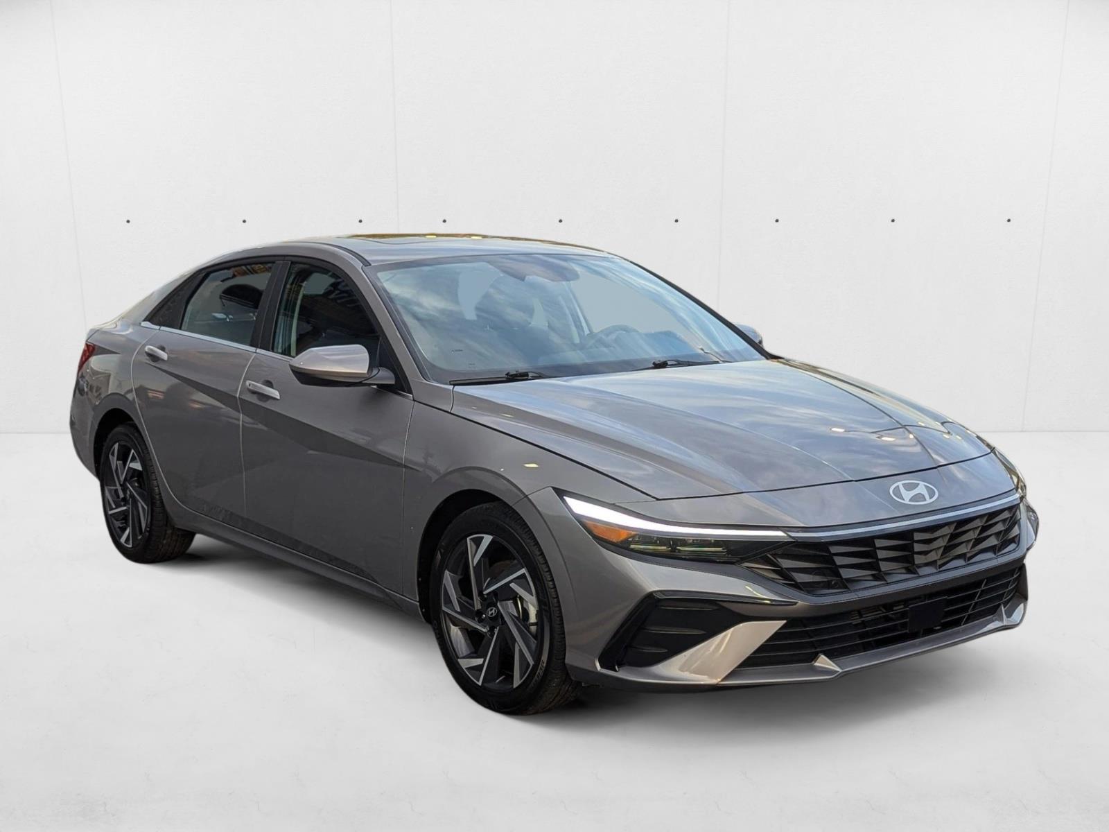 2024 Hyundai Elantra SEL Convenience photo 3