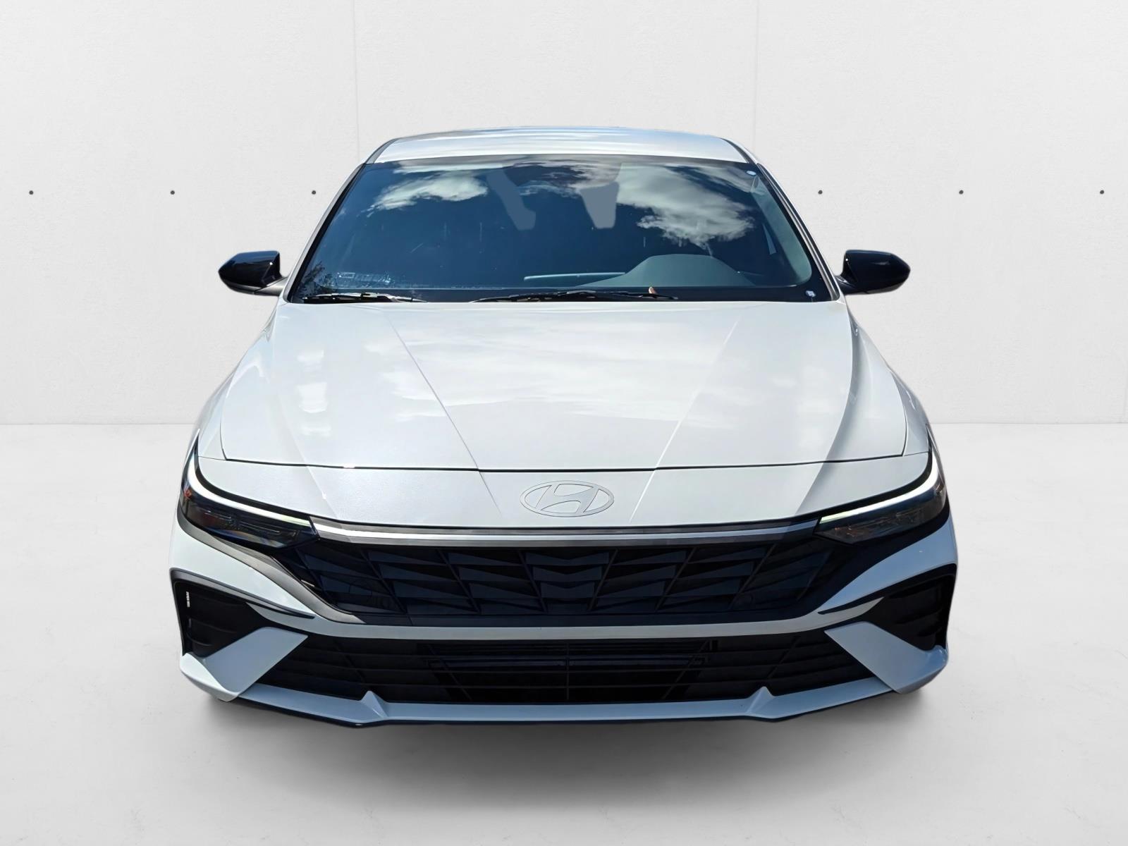 2025 Hyundai Elantra SEL Sport photo 2