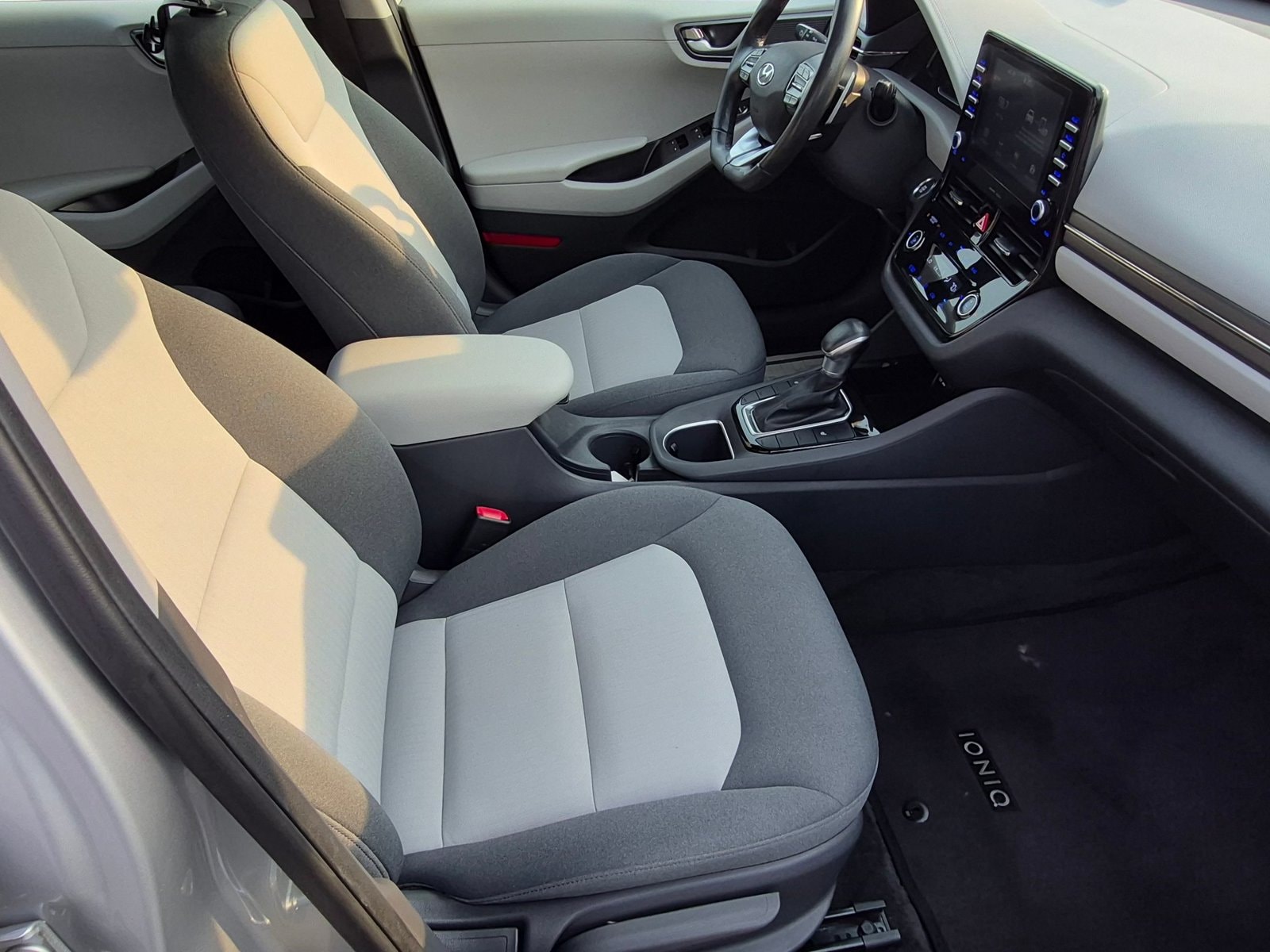 2020 Hyundai IONIQ SE - Photo 25