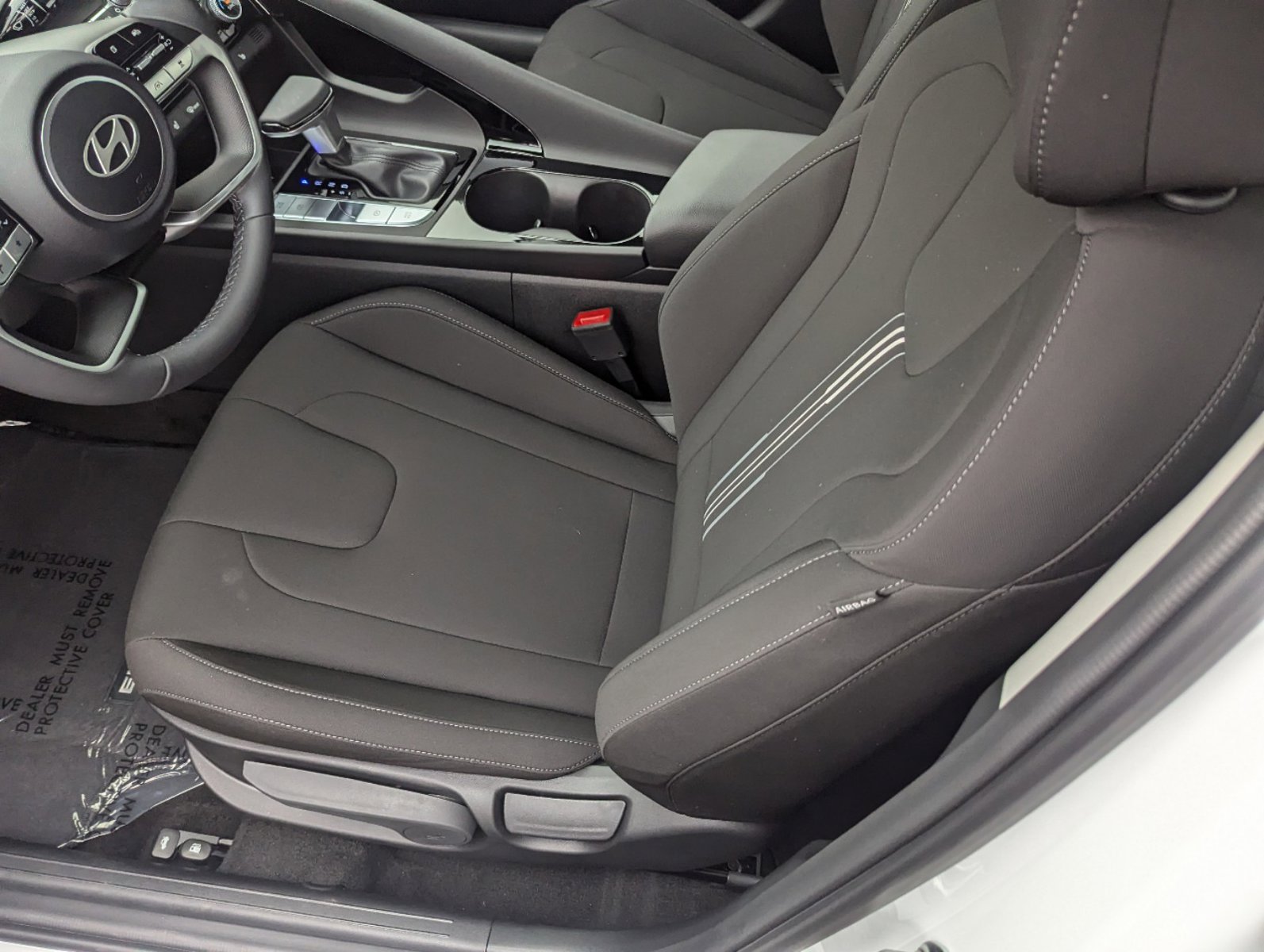2024 Hyundai Elantra SEL photo 4