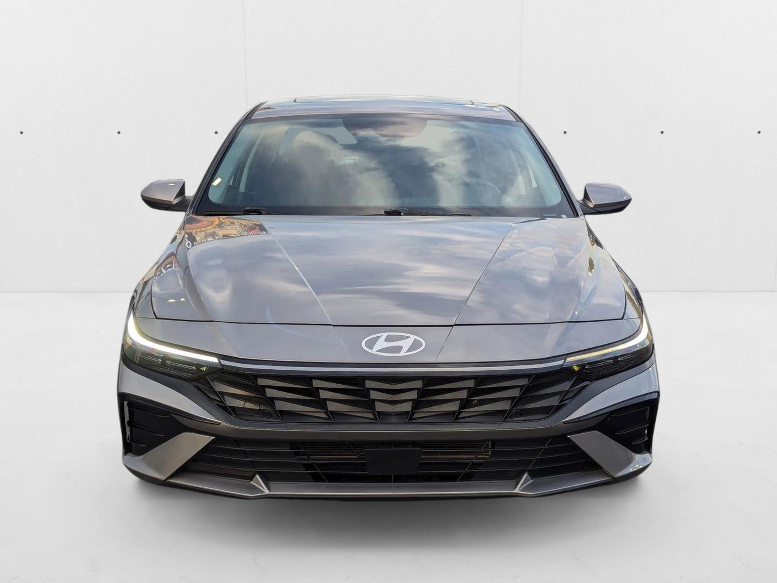 2024 Hyundai Elantra SEL Convenience photo 2
