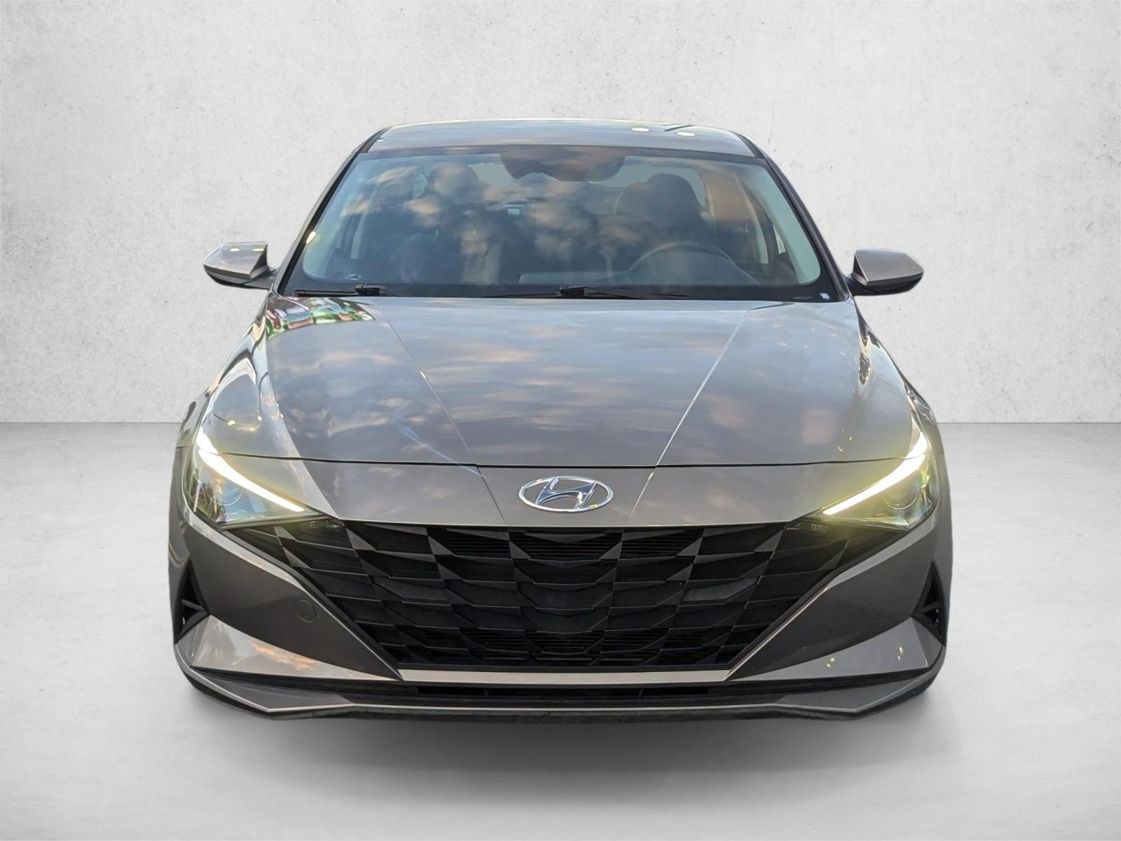 2023 Hyundai Elantra SEL photo 2