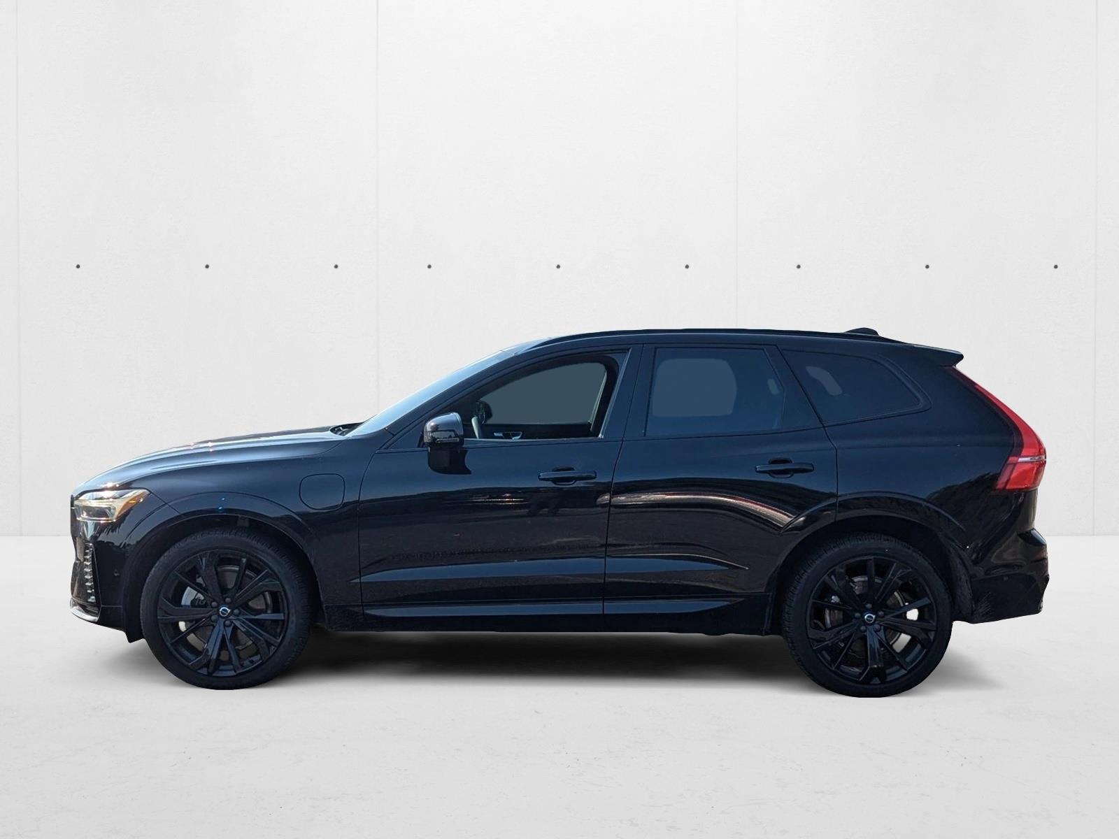 2024 Volvo XC60 Recharge Hybrid Ultimate Black Edition photo 3