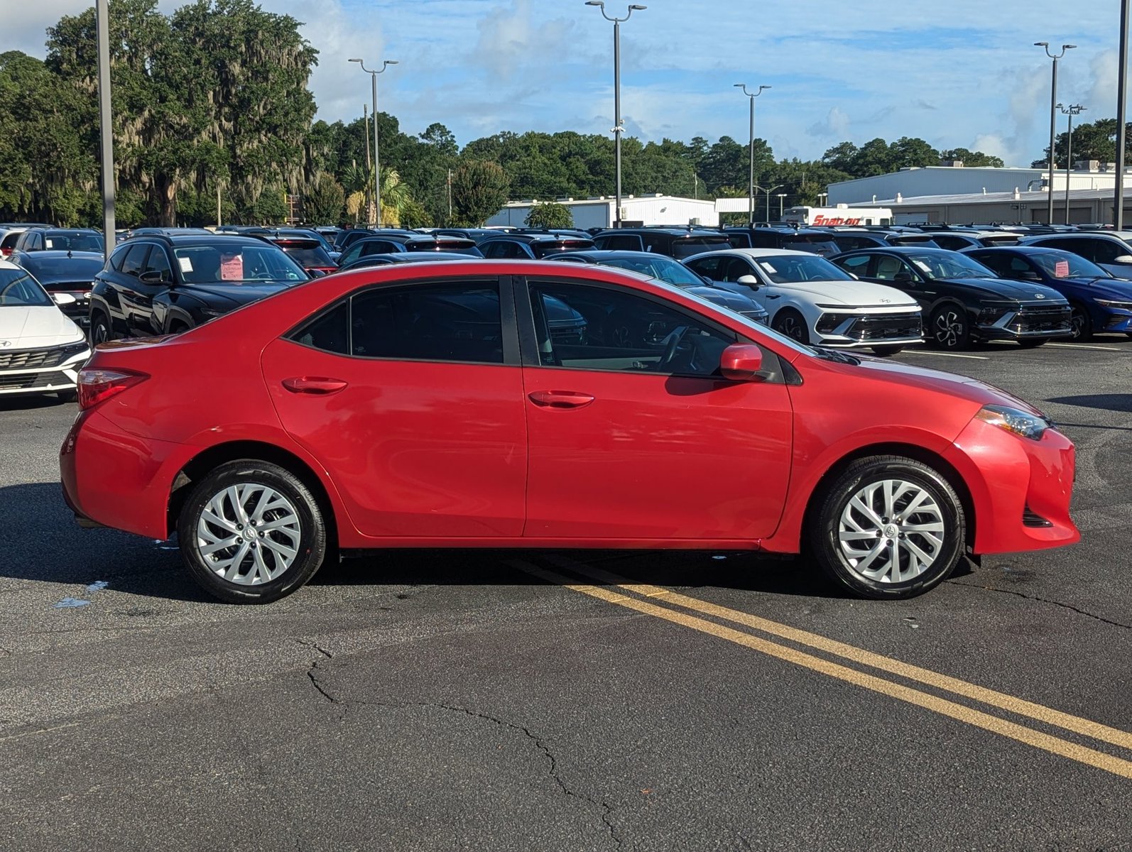 2018 Toyota Corolla LE photo 3