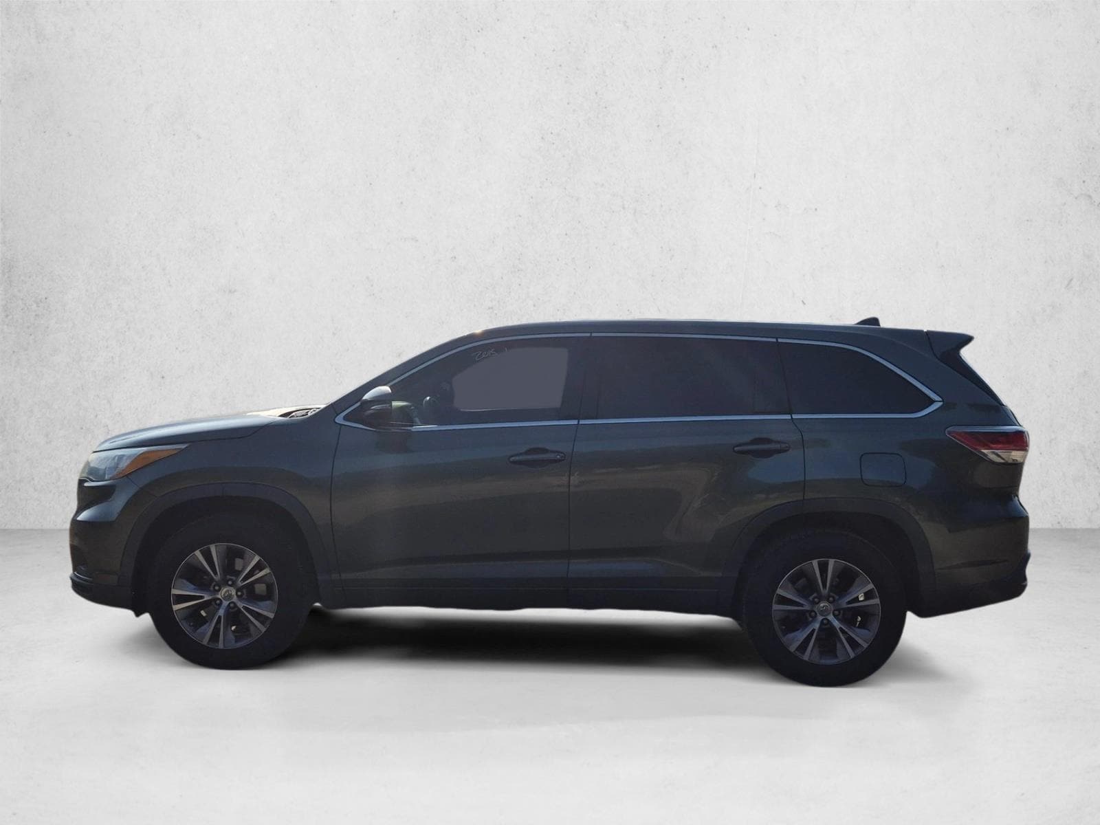 2015 Toyota Highlander LE Plus - Photo 8