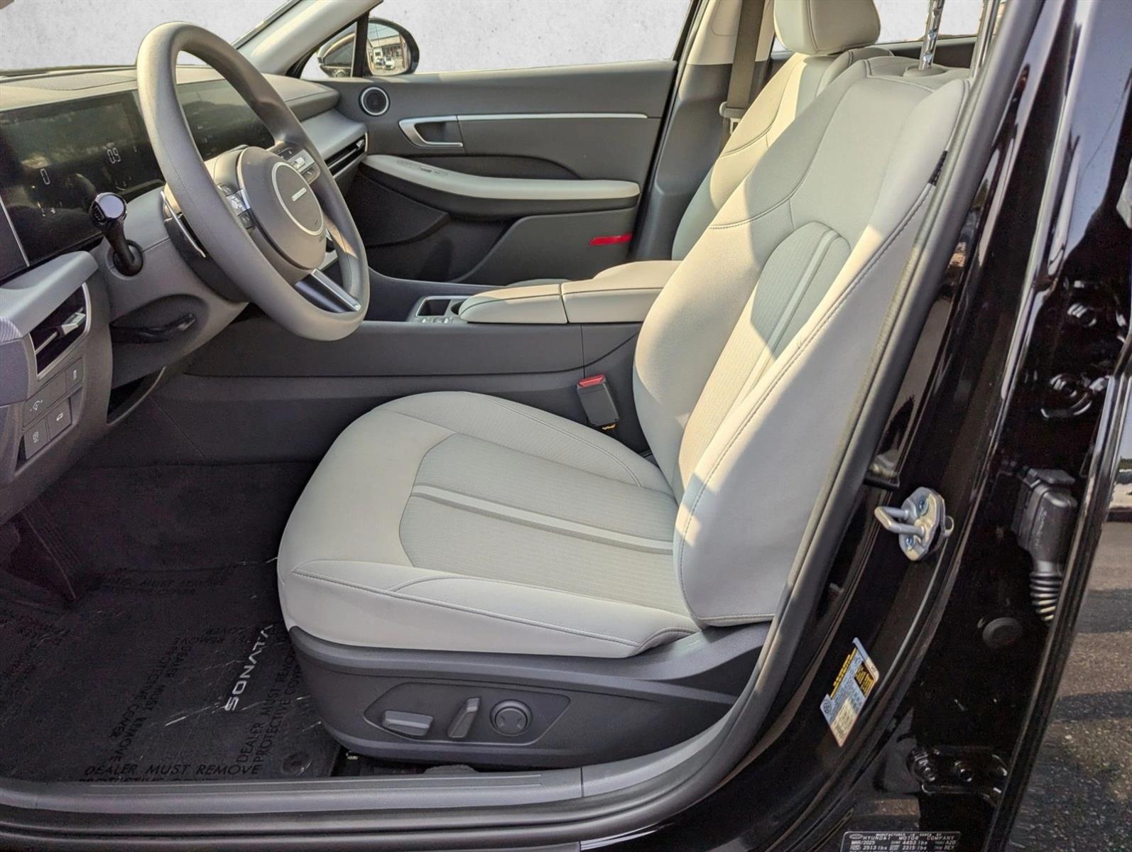 2025 Hyundai Sonata SEL photo 4