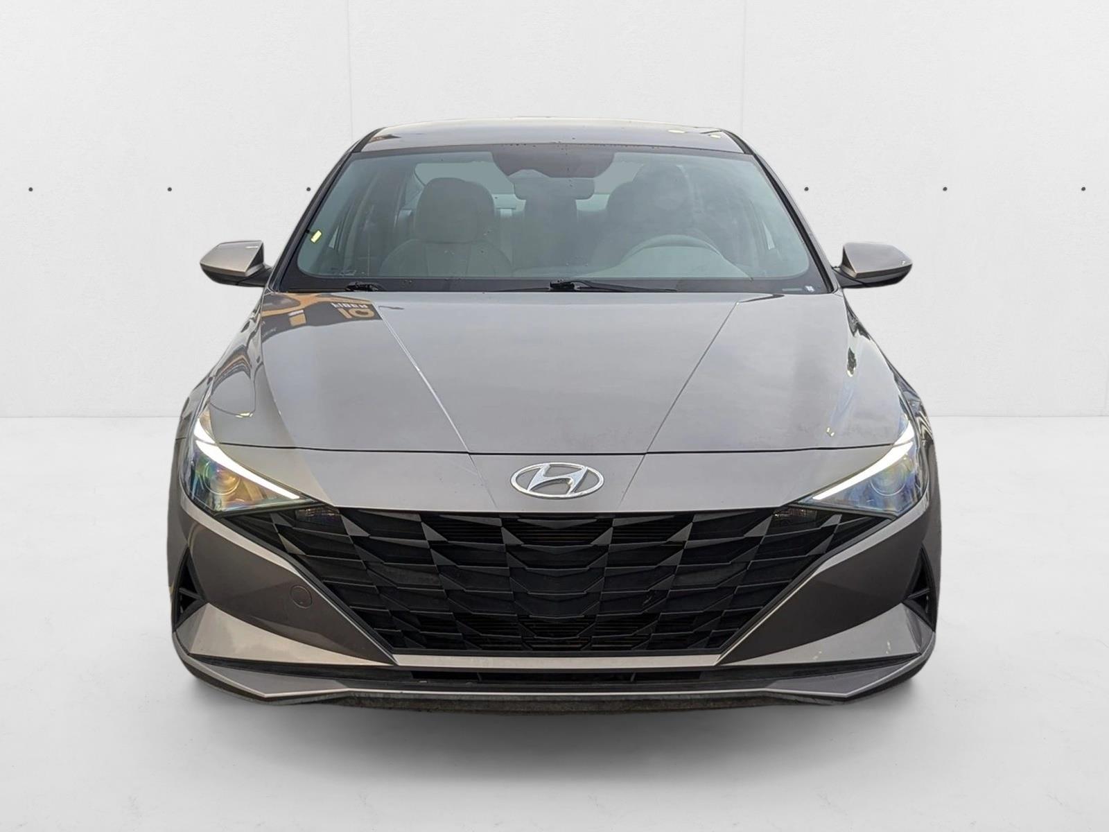2023 Hyundai Elantra SEL photo 2