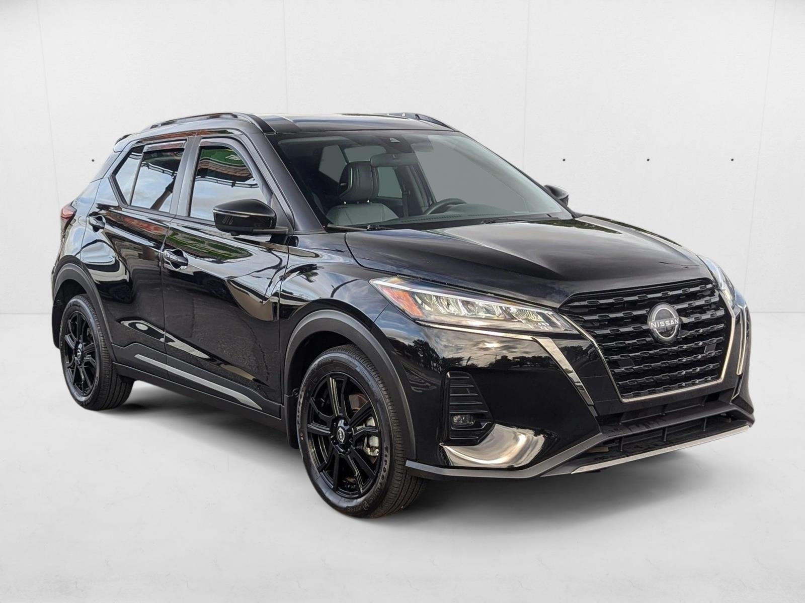 2024 Nissan Kicks SR photo 3