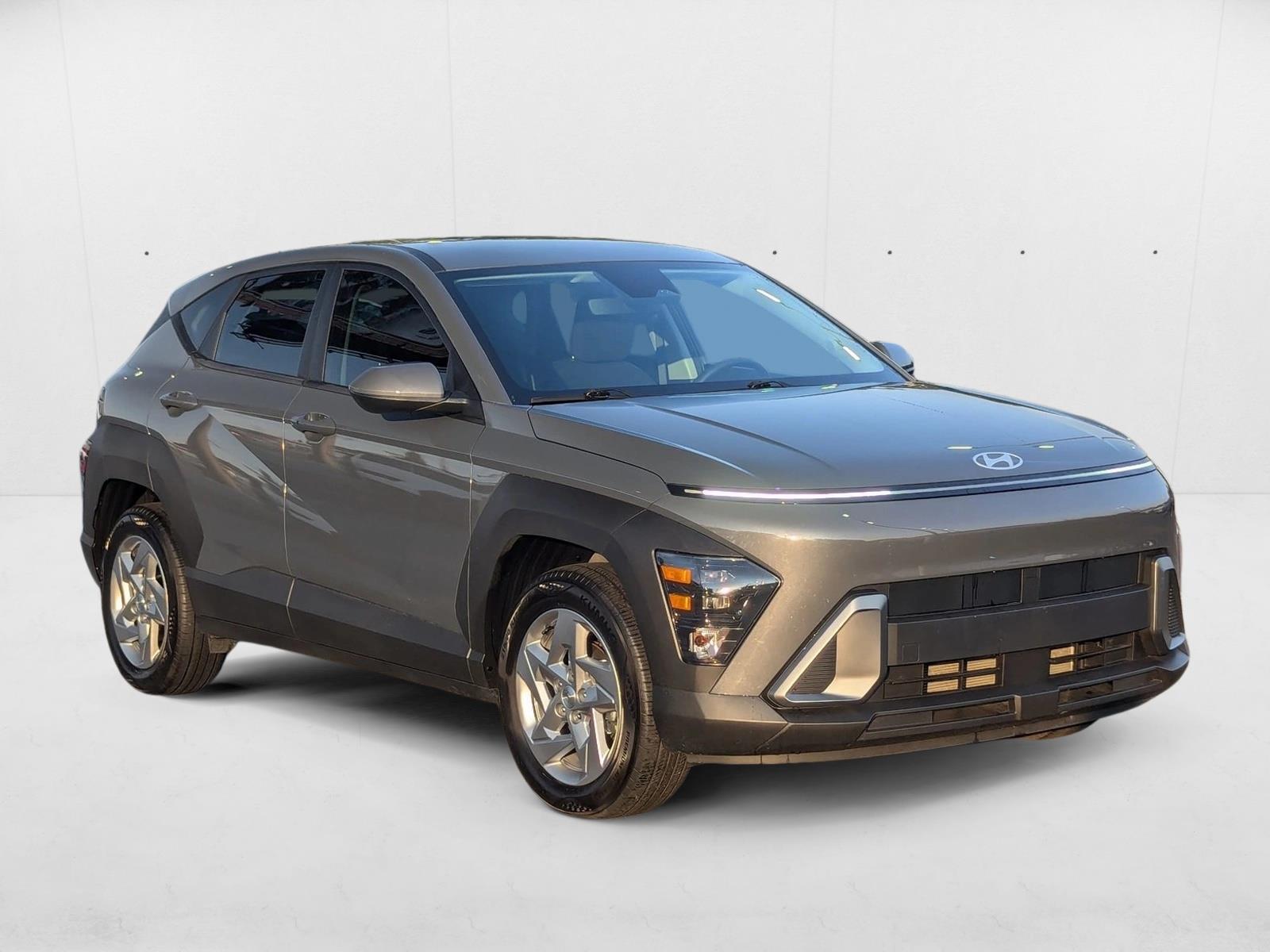 2025 Hyundai Kona SE photo 3