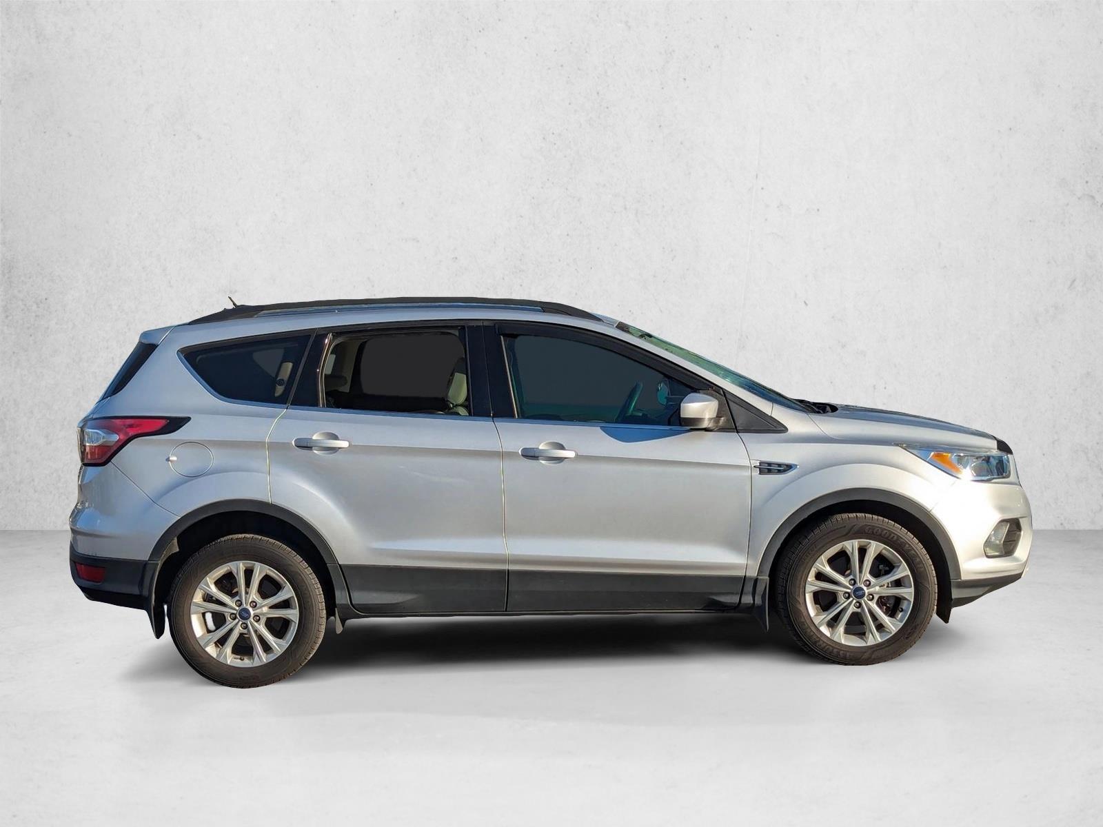 2018 Ford Escape SE Sport photo 4